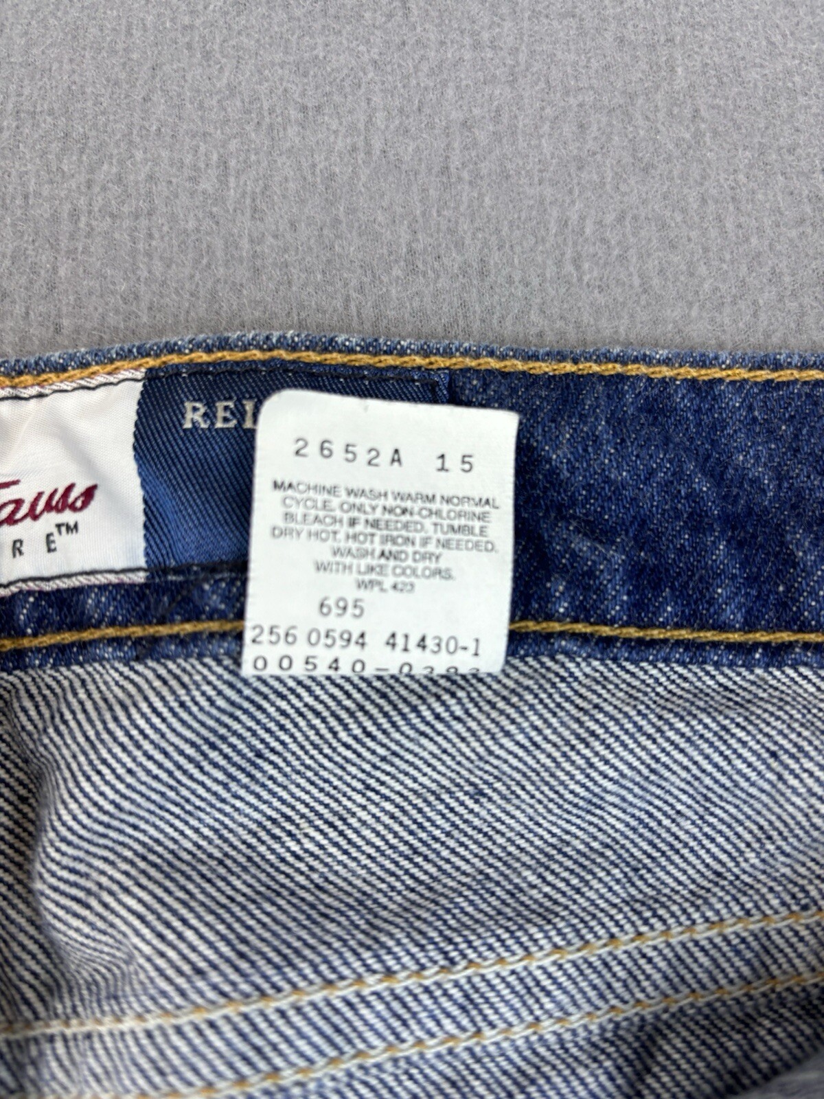 VTG Levi’s 540 Relaxed Fit Jeans Mens 34×32 Blue Denim Brown Tab Hemmed Leg Y2K