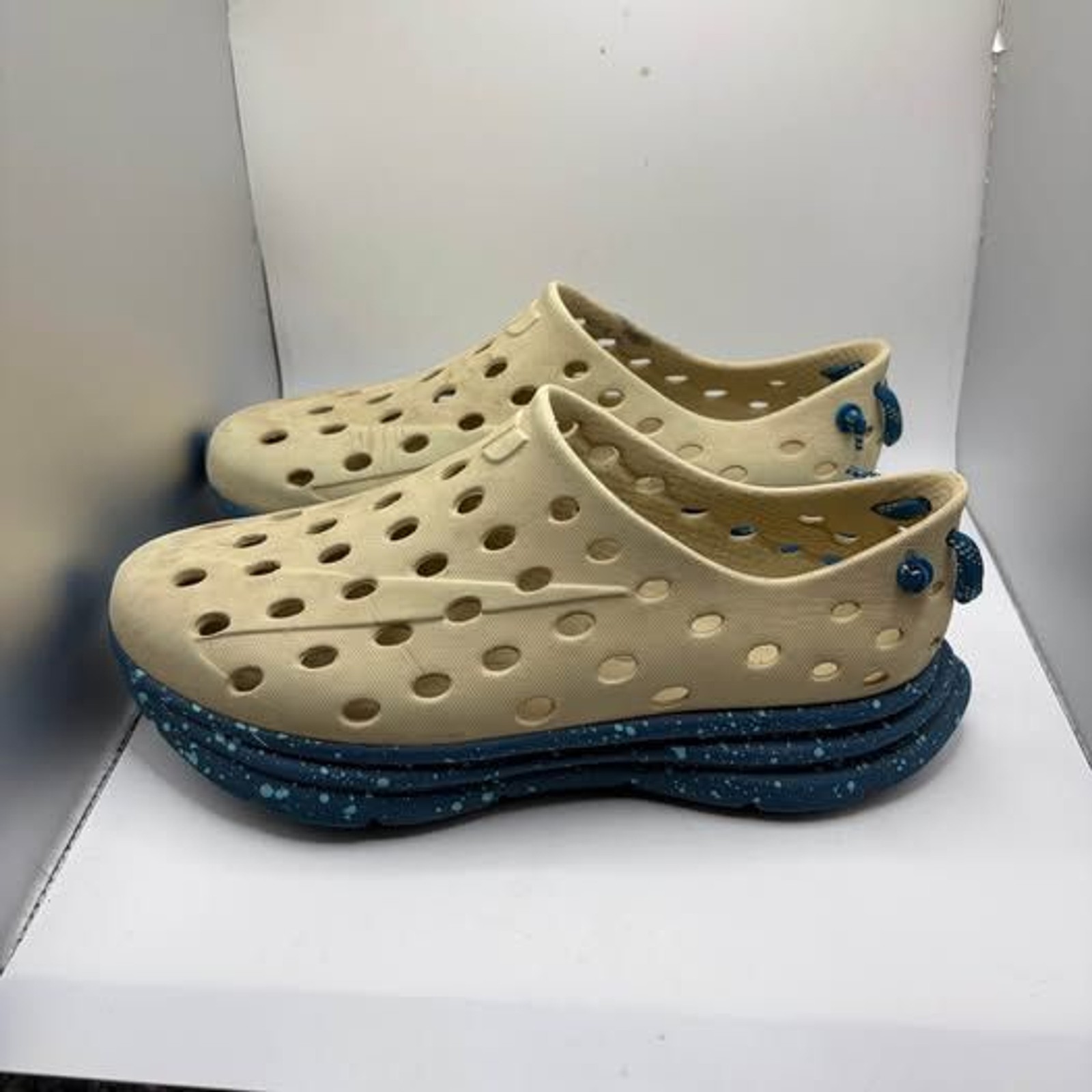 Women’s KANE Revive Active Recovery Shoes Size 7