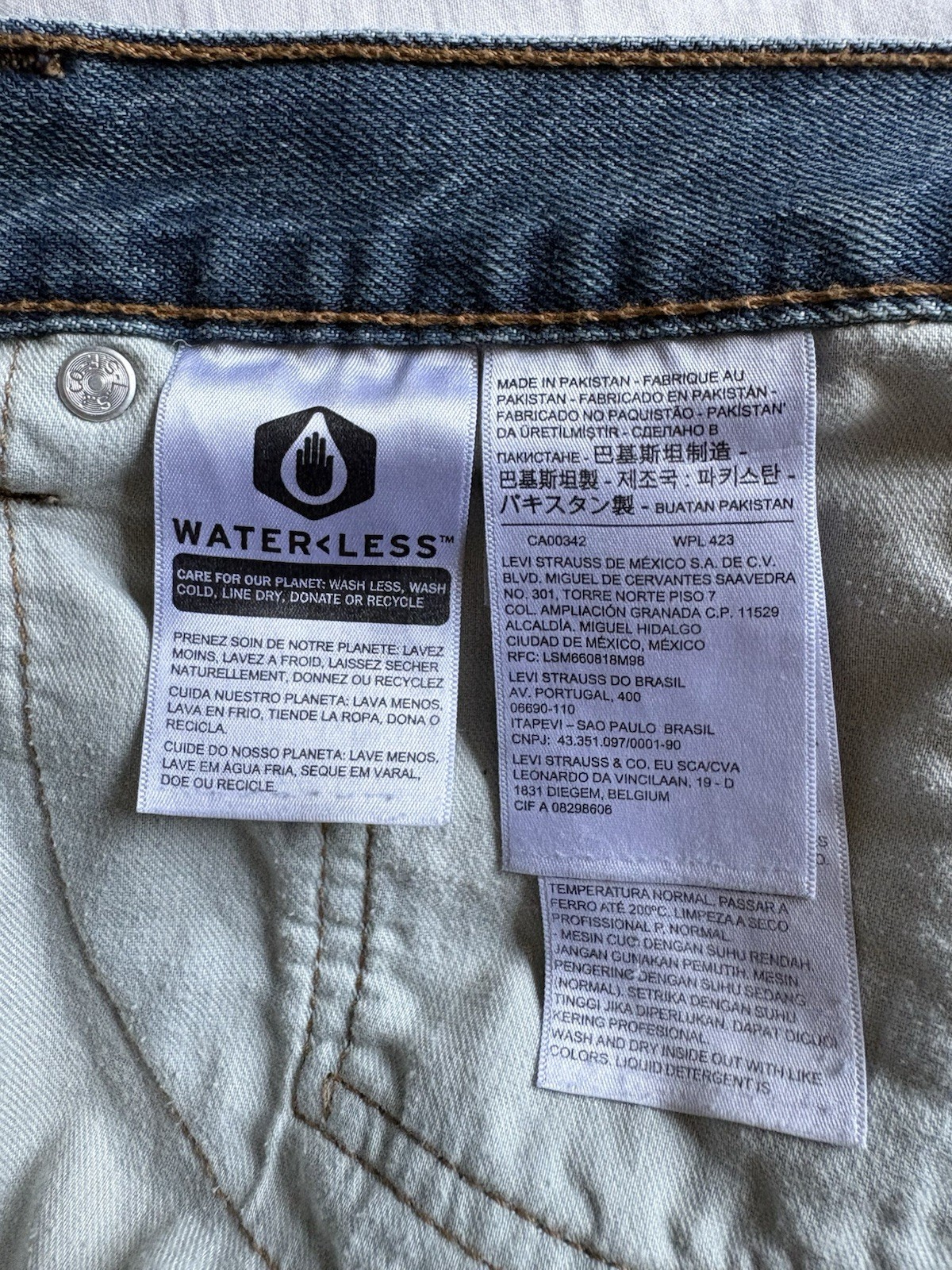 Levi’s Men’s Blue Light Wash Straight Jeans 100% Cotton Denim Button 5-Pocket