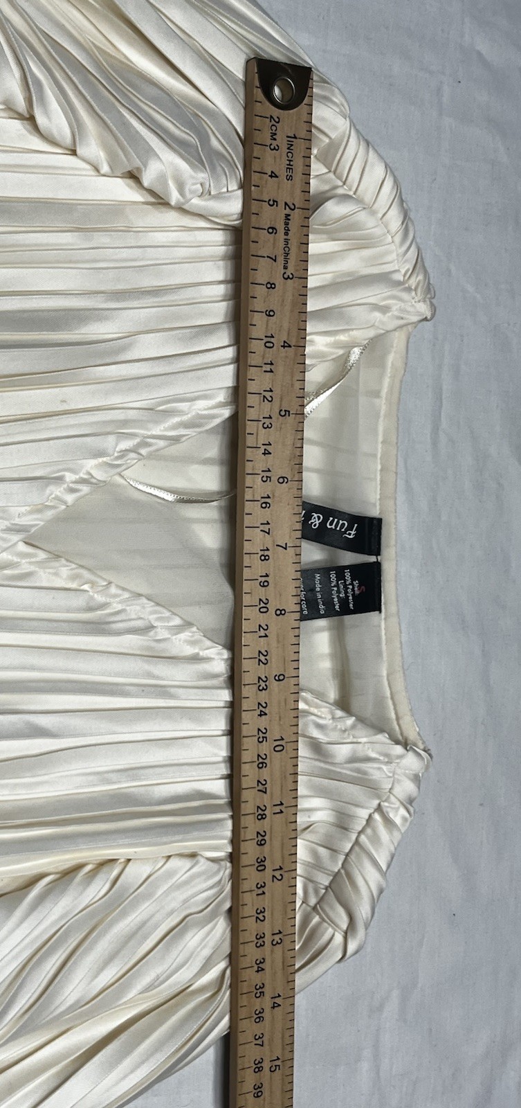 Fun And Flirt Women’s Deep Plunge V Neck Long Sleeve Top Ivory Size 10 Rd Descri