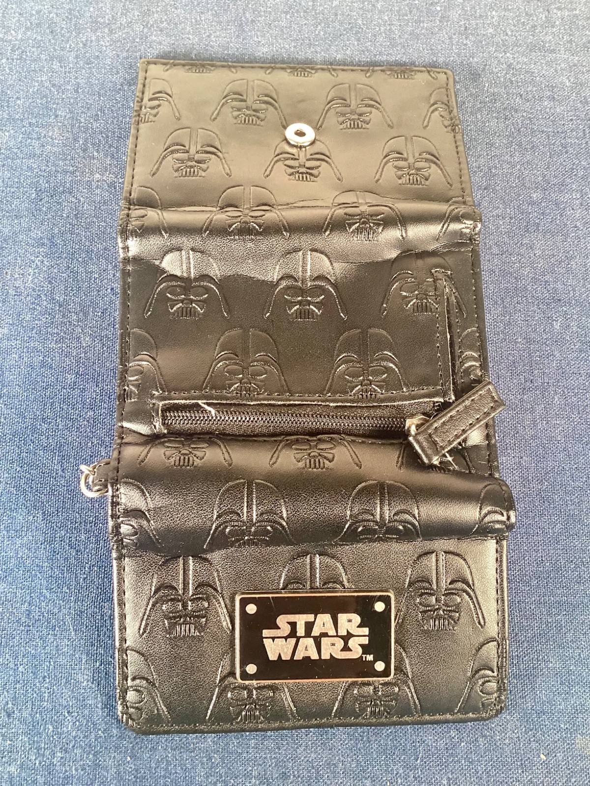 Bioworld Star Wars Trifold Leather Wallet w/ Darth Vader Helmet – Never Used
