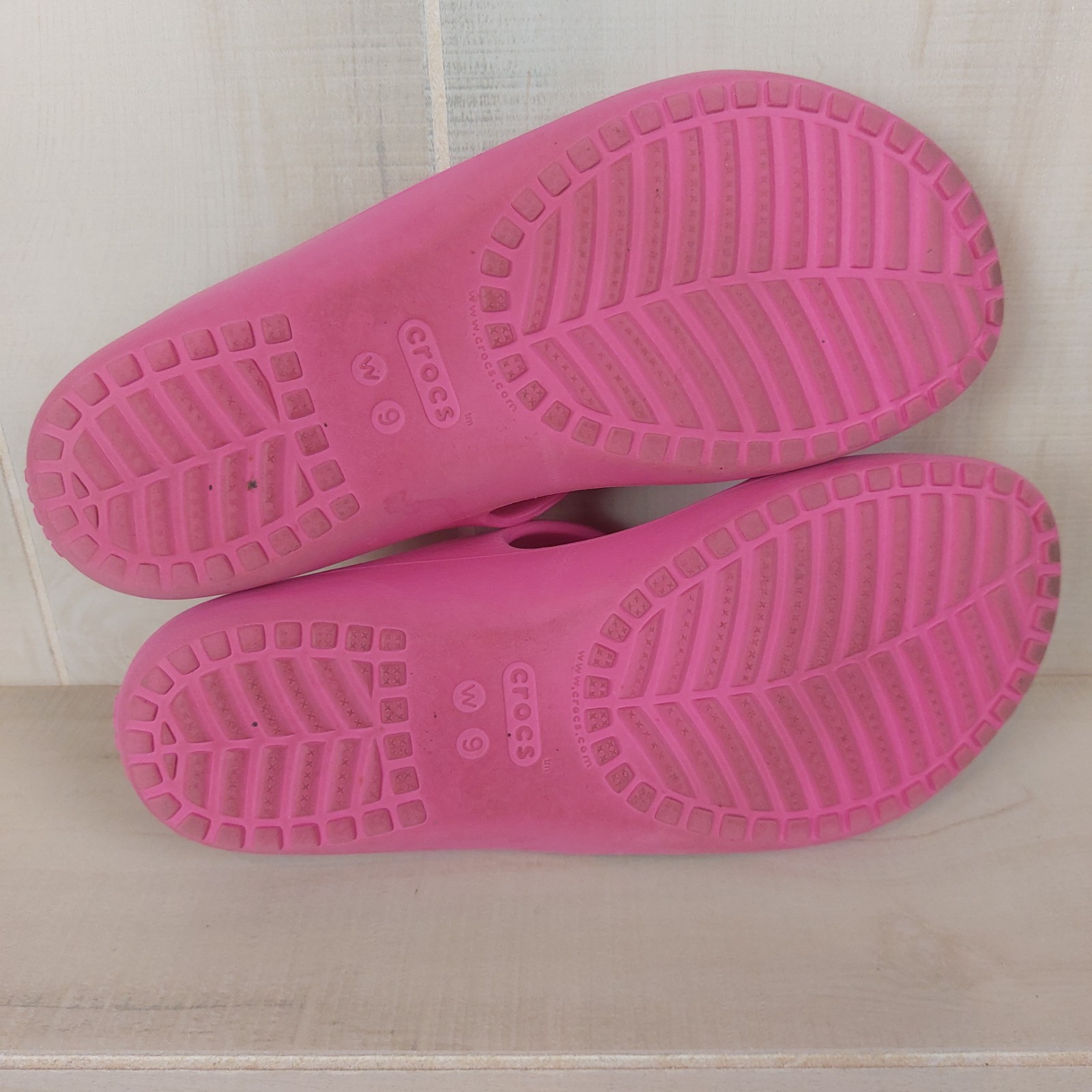 Crocs Kadee II Strappy Sandals Hot Pink Flip Flops Womens 9 Beach Iconic Comfort
