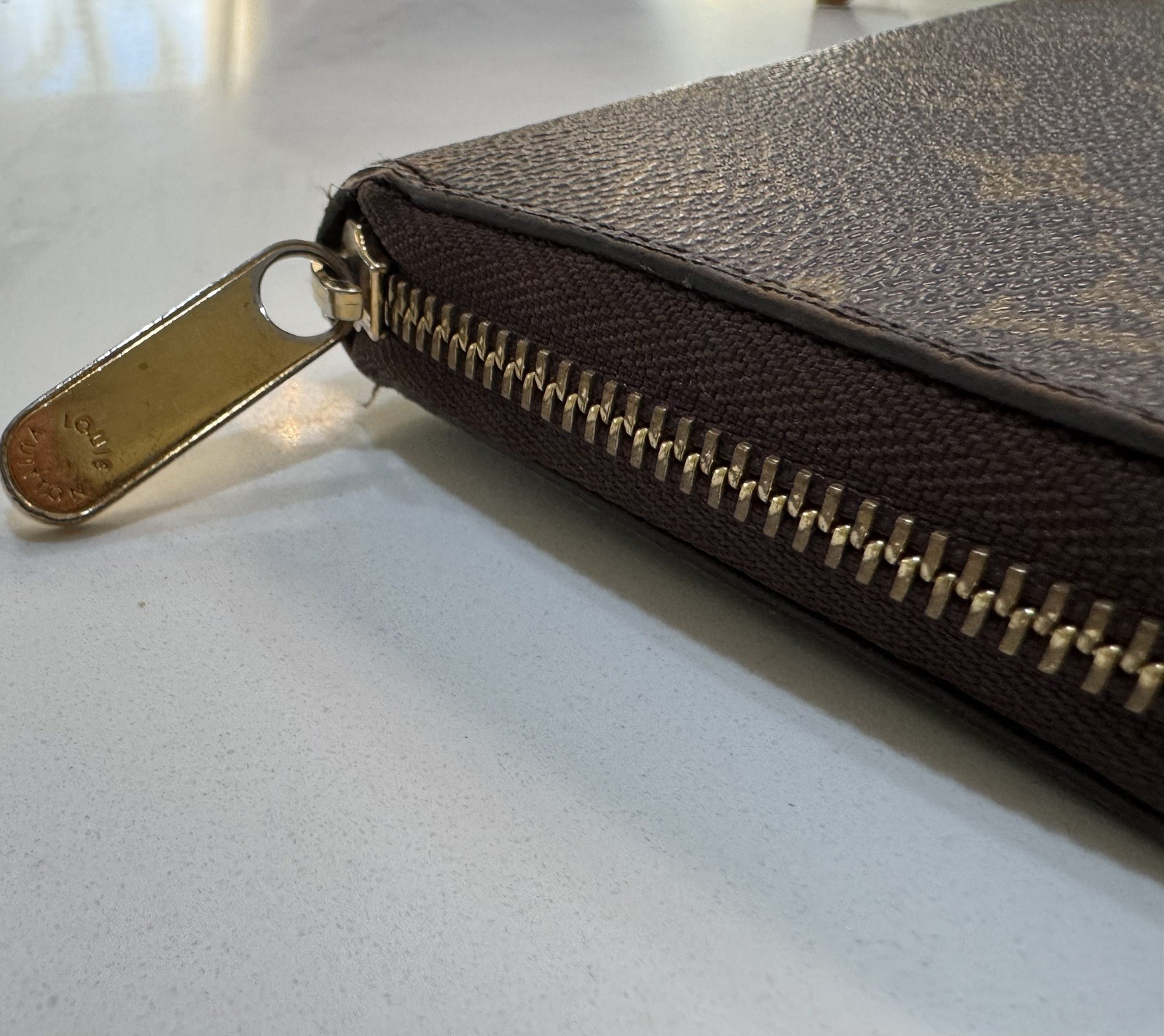 LOUIS VUITTON LV Monogram Canvas Zippy Wallet -Brown