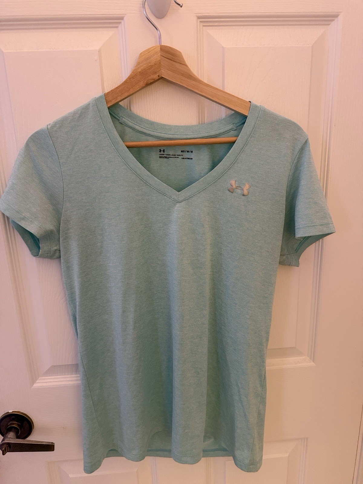 Under Armour HeatGear Women’s Green V-Neck Tee M Lightweight Polyester Logo