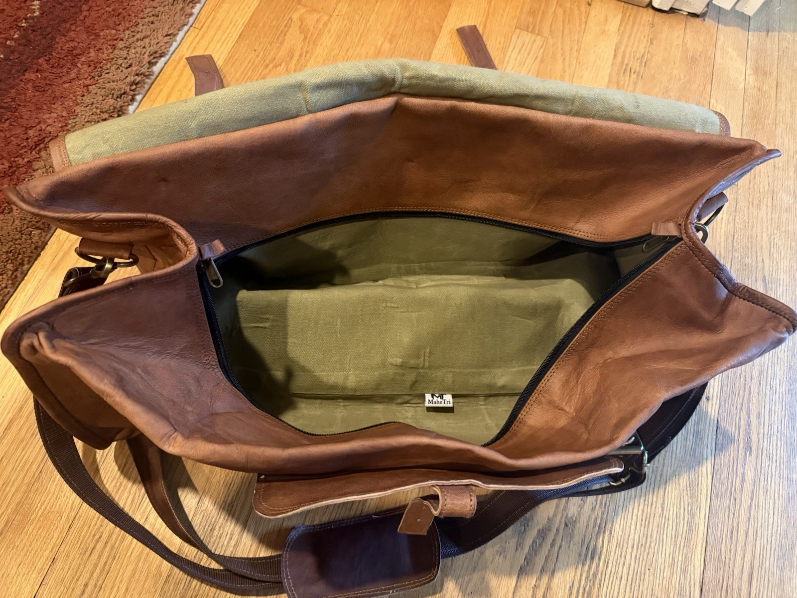 MaheTri Large Leather Messenger Bag – 26” Travel Weekender