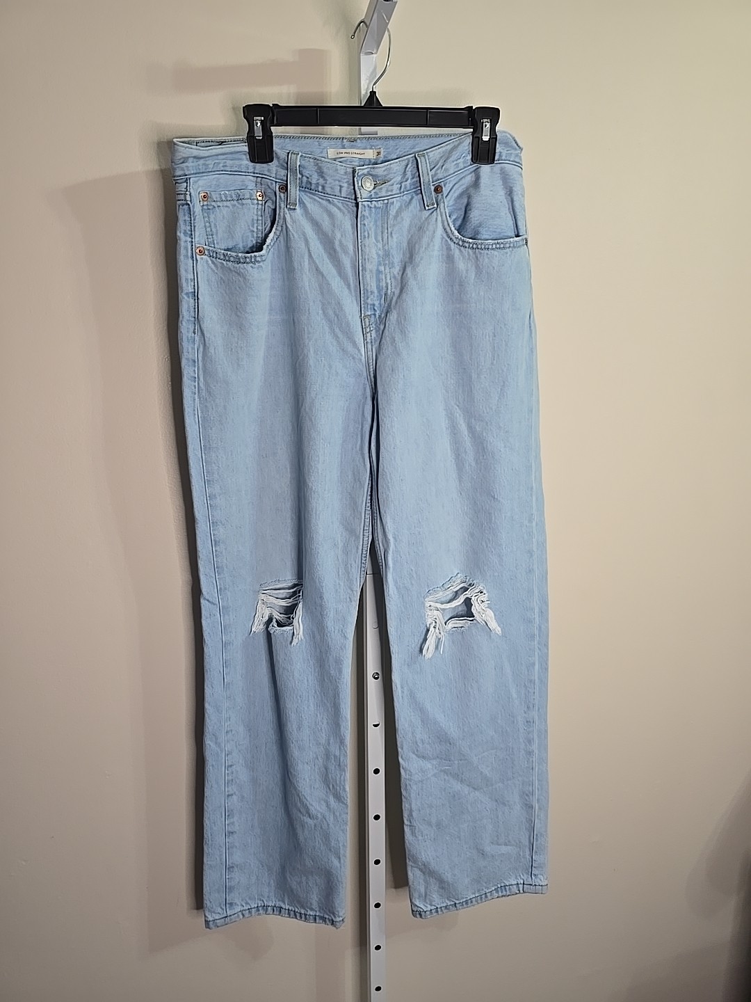 Ladies Levi’s Low Pro Straight Light Denim Distressed Jeans Sz 31