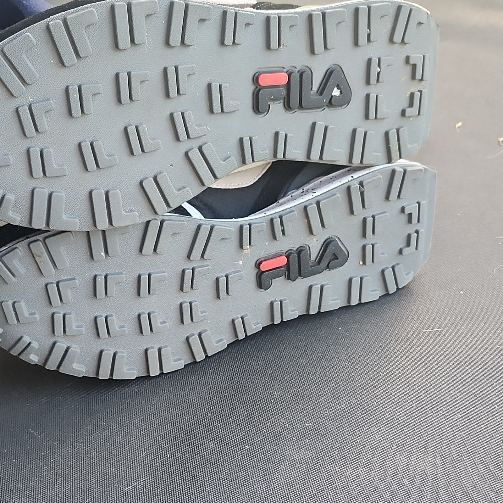 FILA Men’s Low Top Lace Up Athletic Sneakers Black/Gray/White/Red 1CM01227-006