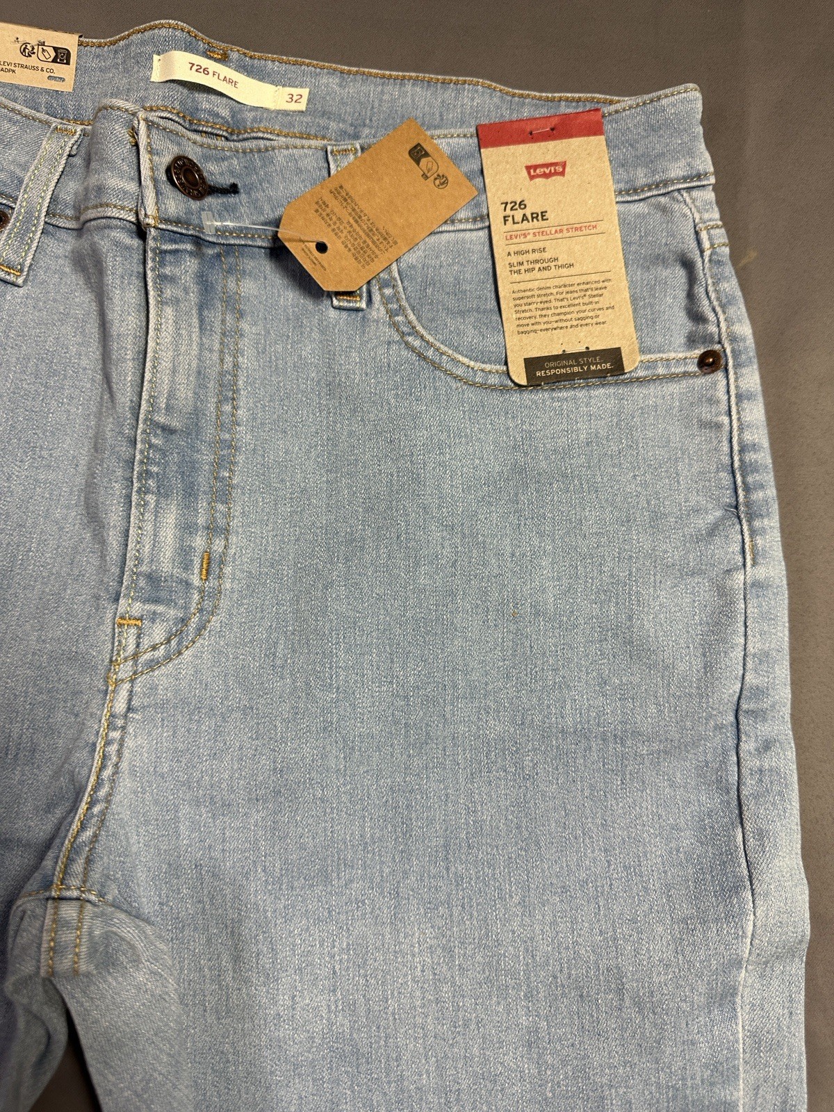 New Levi’s 726 High Rise Flare Women’s Jeans Different Route – Light Wash 32×30