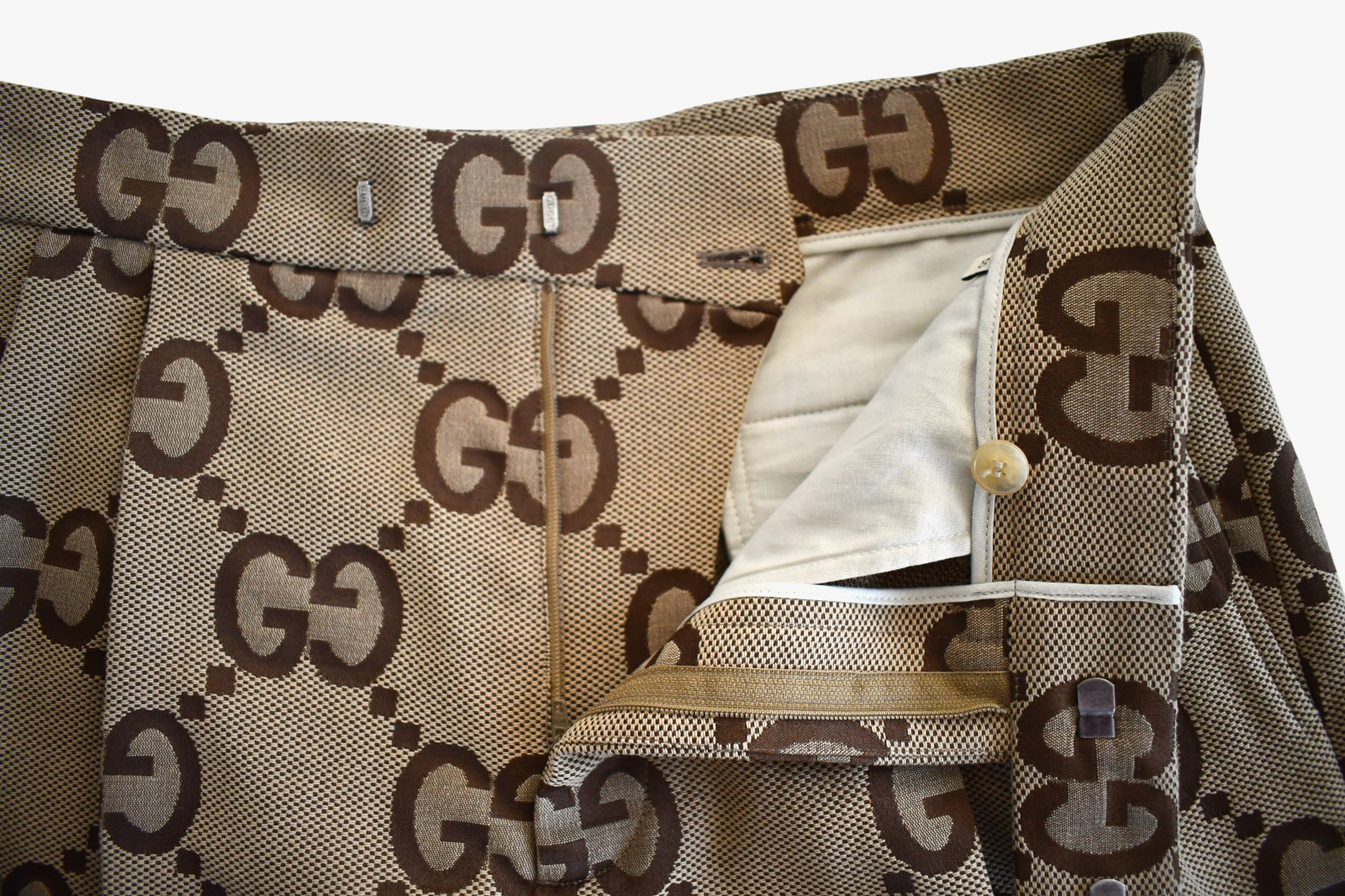 🆕️NEW Authentic GUCCI Beige/Ebony JUMBO GG Canvas Men’s Shorts IT-50 W-32″