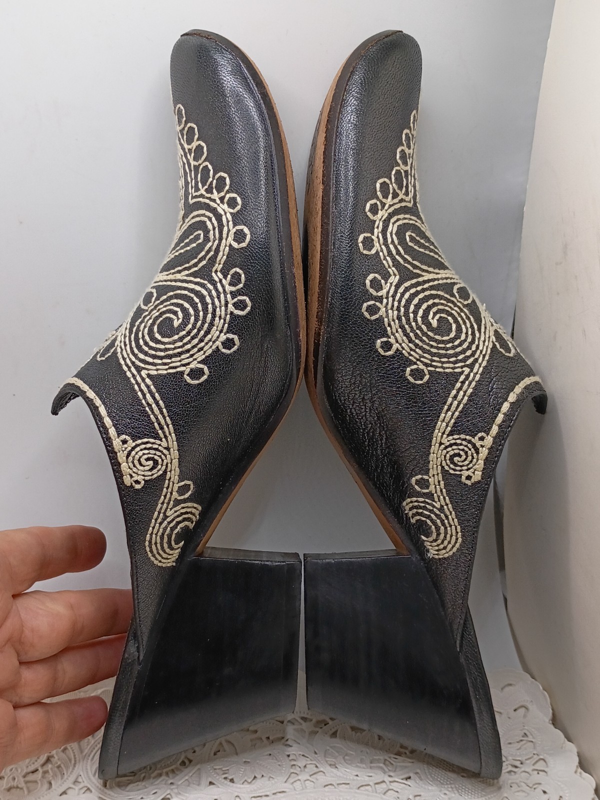 Jessica Bennett Size 9 Black Leather Mule Embroidered Bootie Festival Cosplay