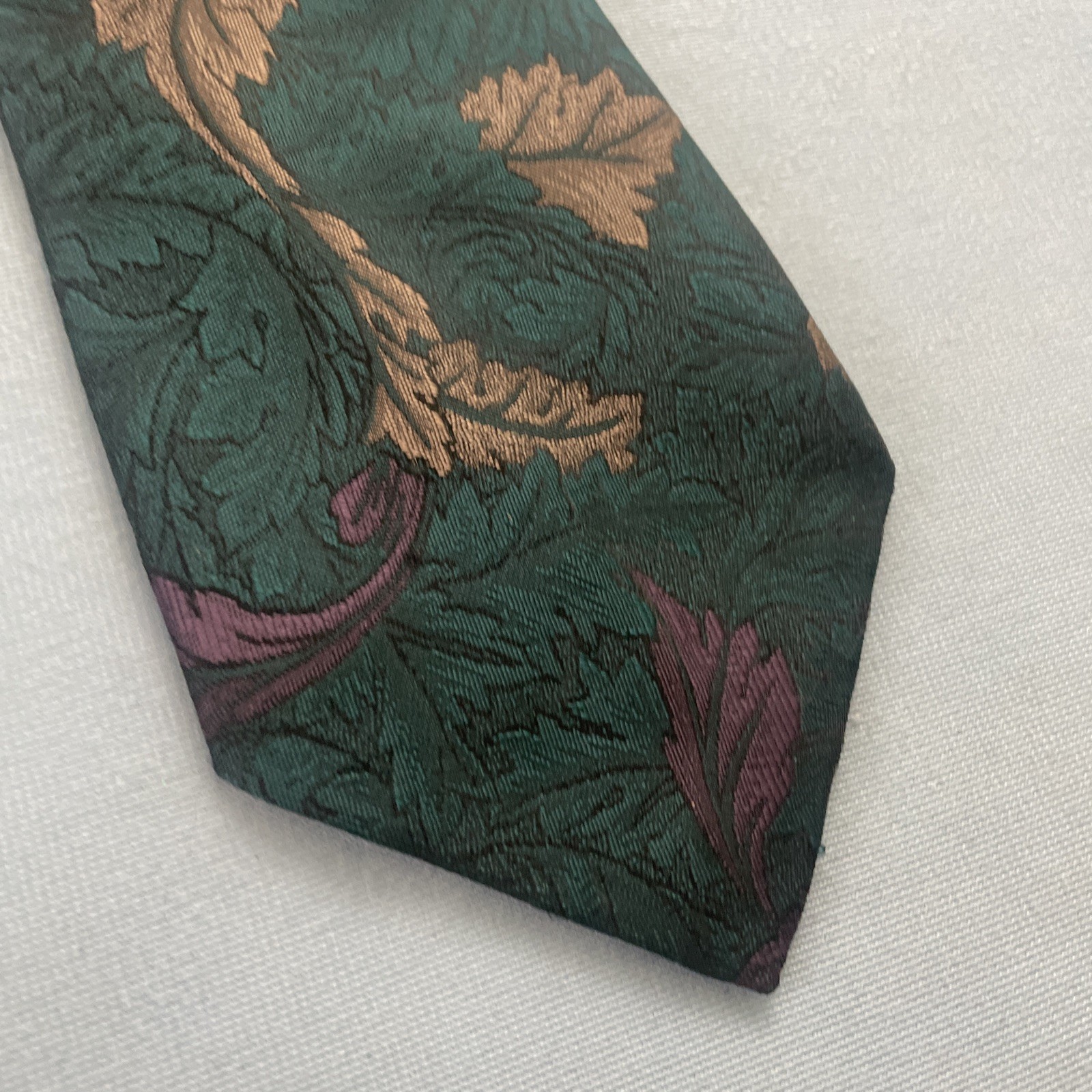 Vtg Necktie Editions Van Heusen Tie Brocade Floral MCM Poly Silk Texture 3×59″