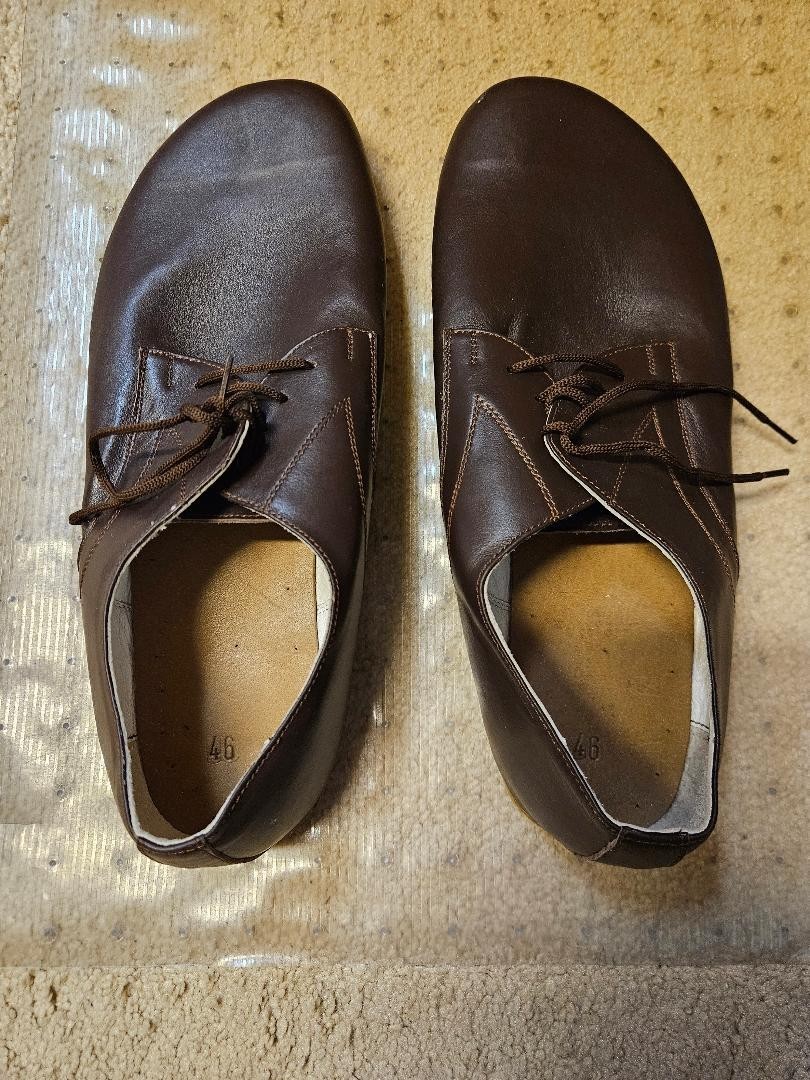 Men’s brown shoes size 13, minimalist type shoe