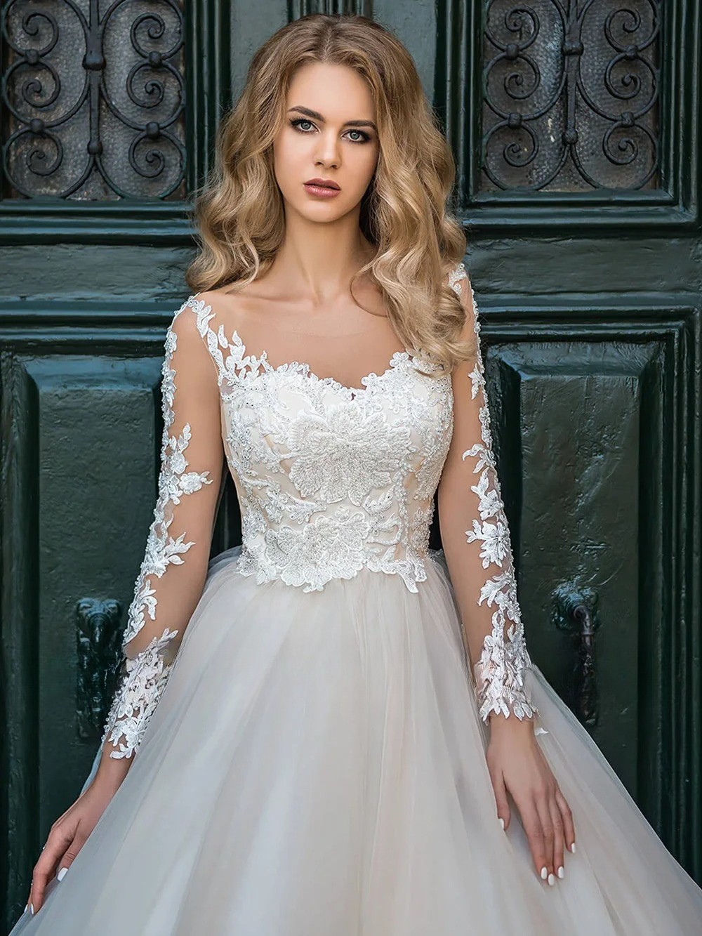 Classic Wedding Dress Illusion Long Sleeves Scoop Neck Bead Applique Bridal Gown