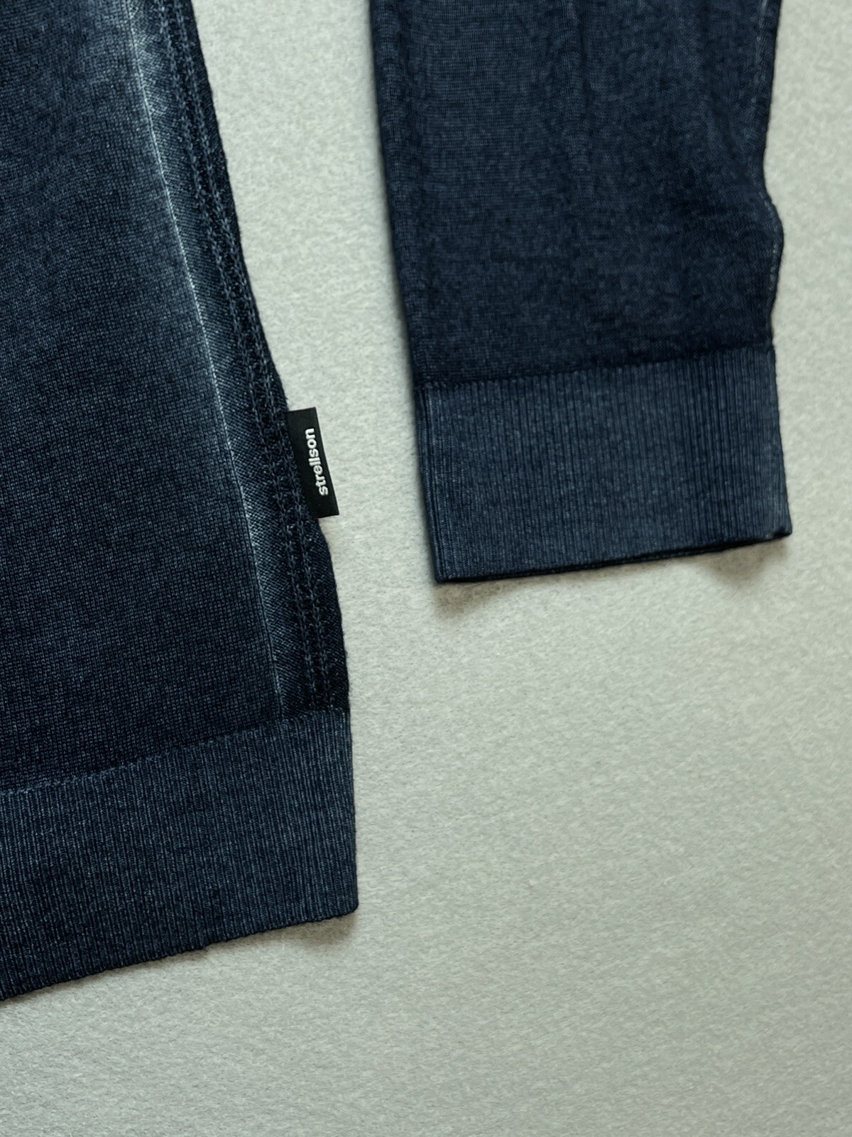 Strellson Sweater Men’s Medium Blue V Neck Model K-Lamar-V Virgin Wool