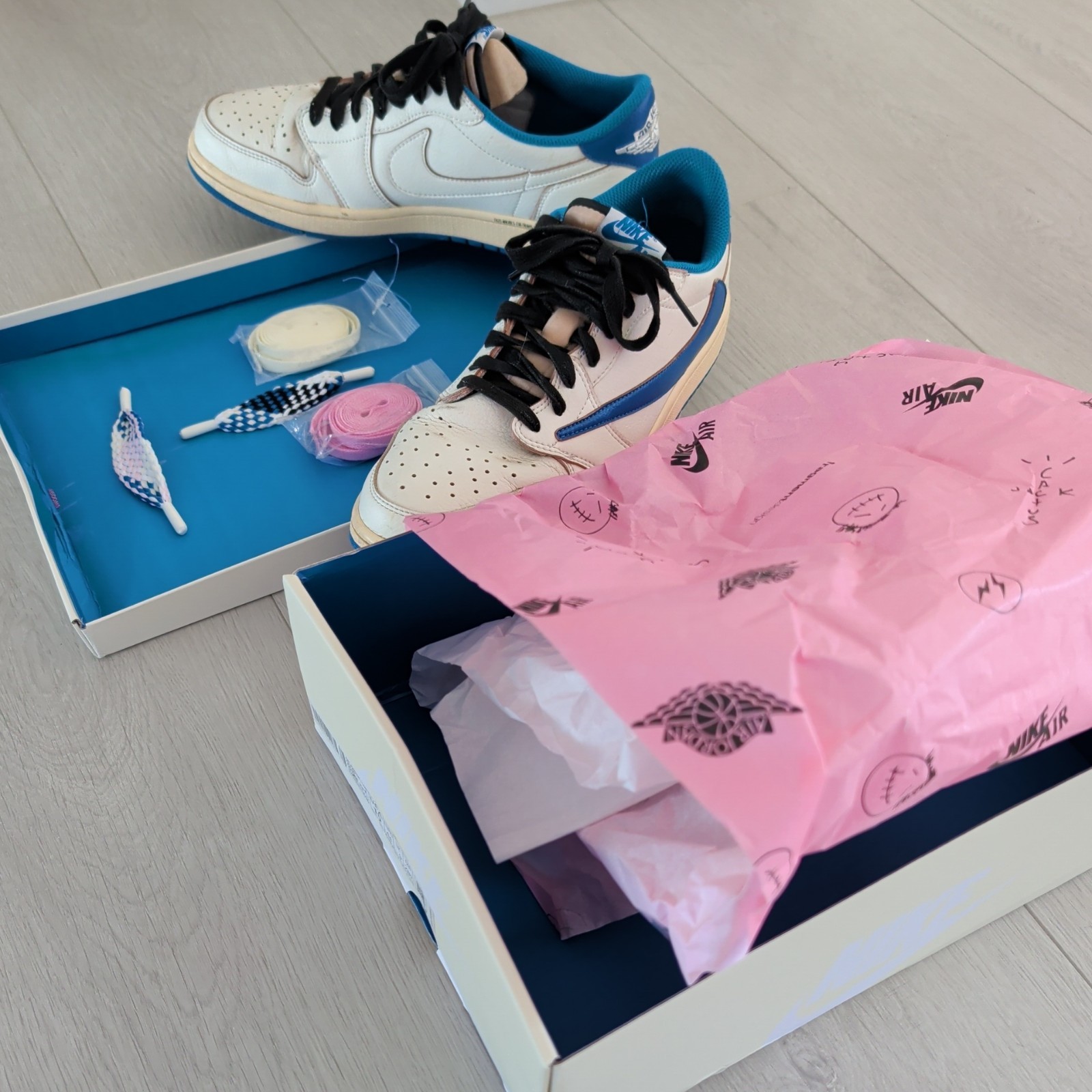 AUTHENTIC BRAND NEW Travis Scott Jordan 1 Low Fragment Blue/White/, Size US 10
