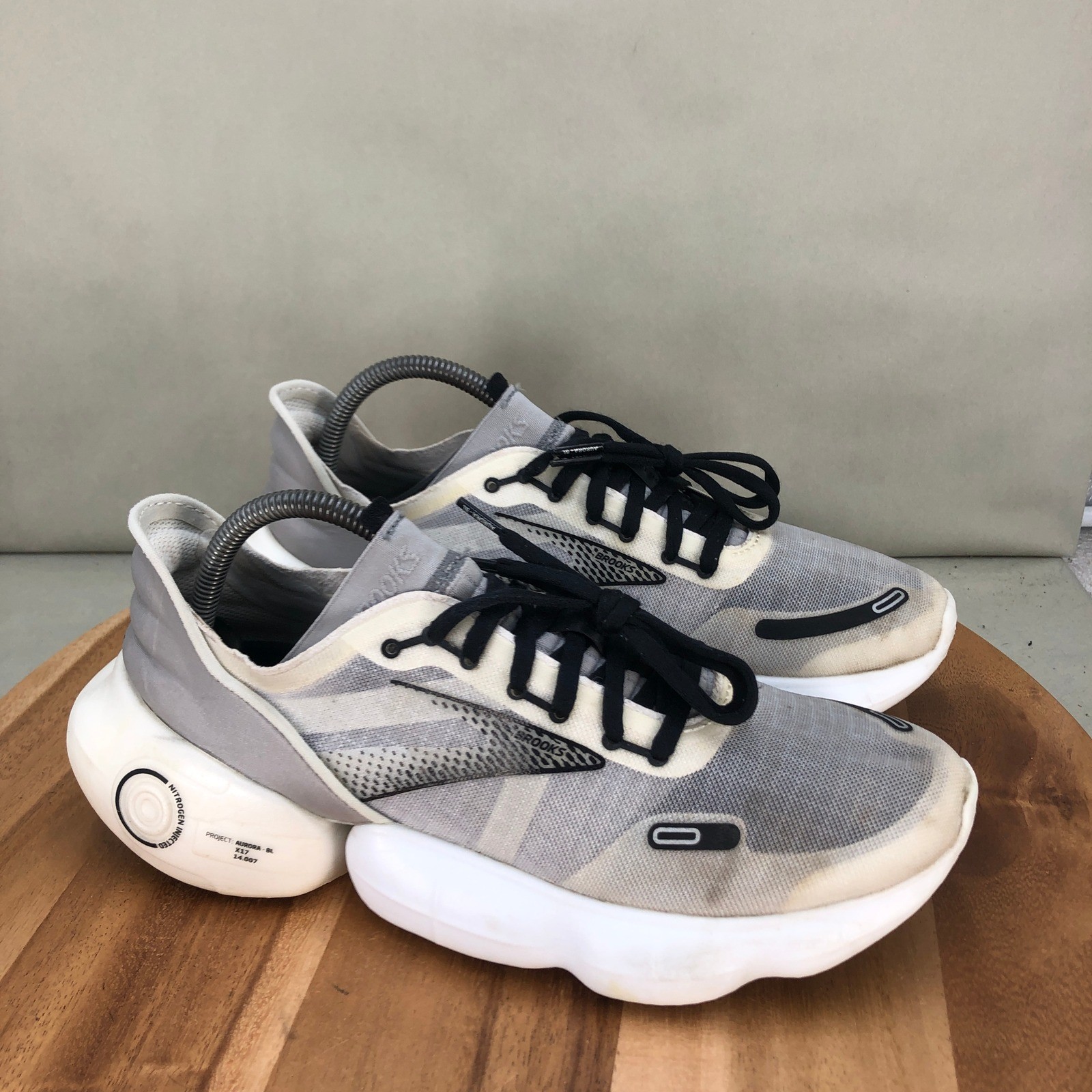 Brooks Aurora-BL Nitrogen Injected Running Shoes Womens Size 10 B Grey White