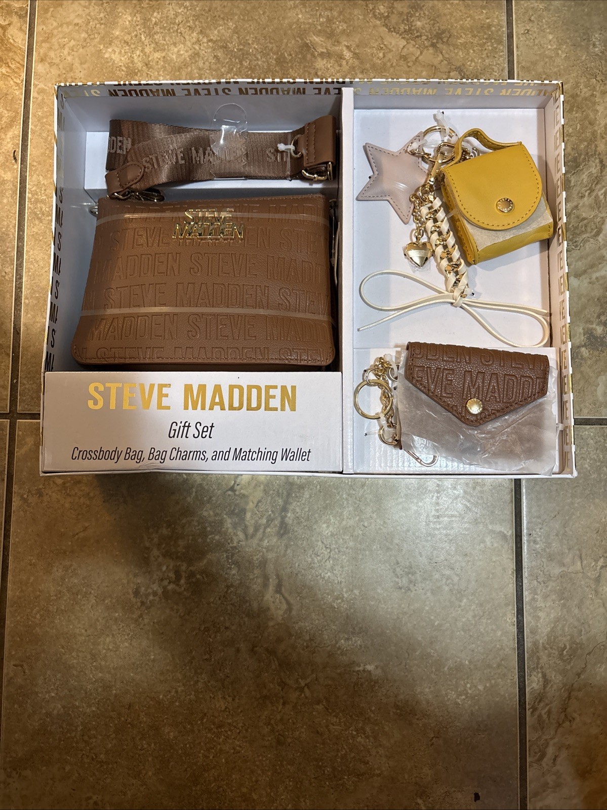 Steve Madden 3 Piece Gift Set Brand New Crossbody, Wallet, Charms.