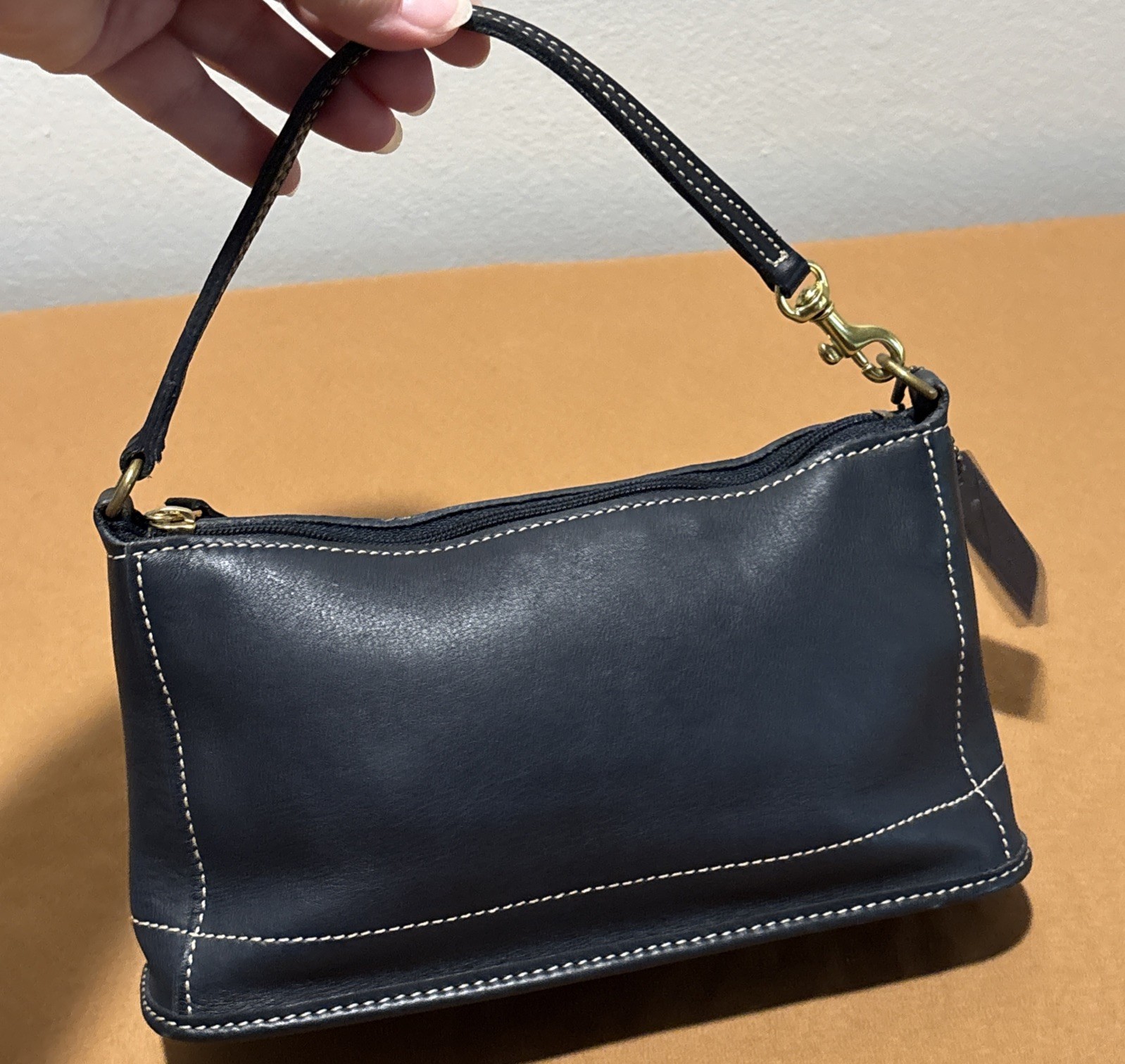 Authentic Coach B0P-9311 Black Leather Vintage Bleecker Demi Zip Shoulder Bag