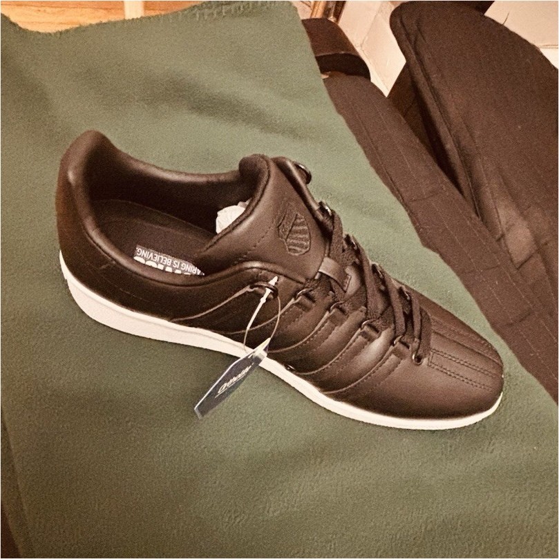 K-Swiss Men’s Black Low Top Lace-Up Athletic Sneakers Solid Style 07321001-M