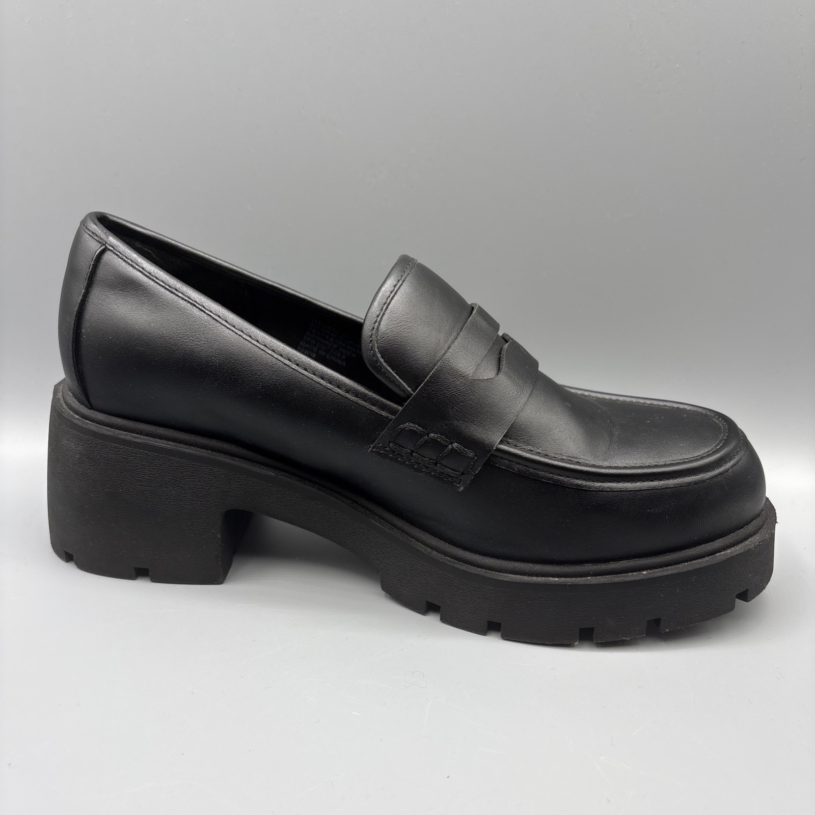 Torrid Chunky Lug Sole Penny Loafers Size 10 WW Wide Black Faux Leather Academia