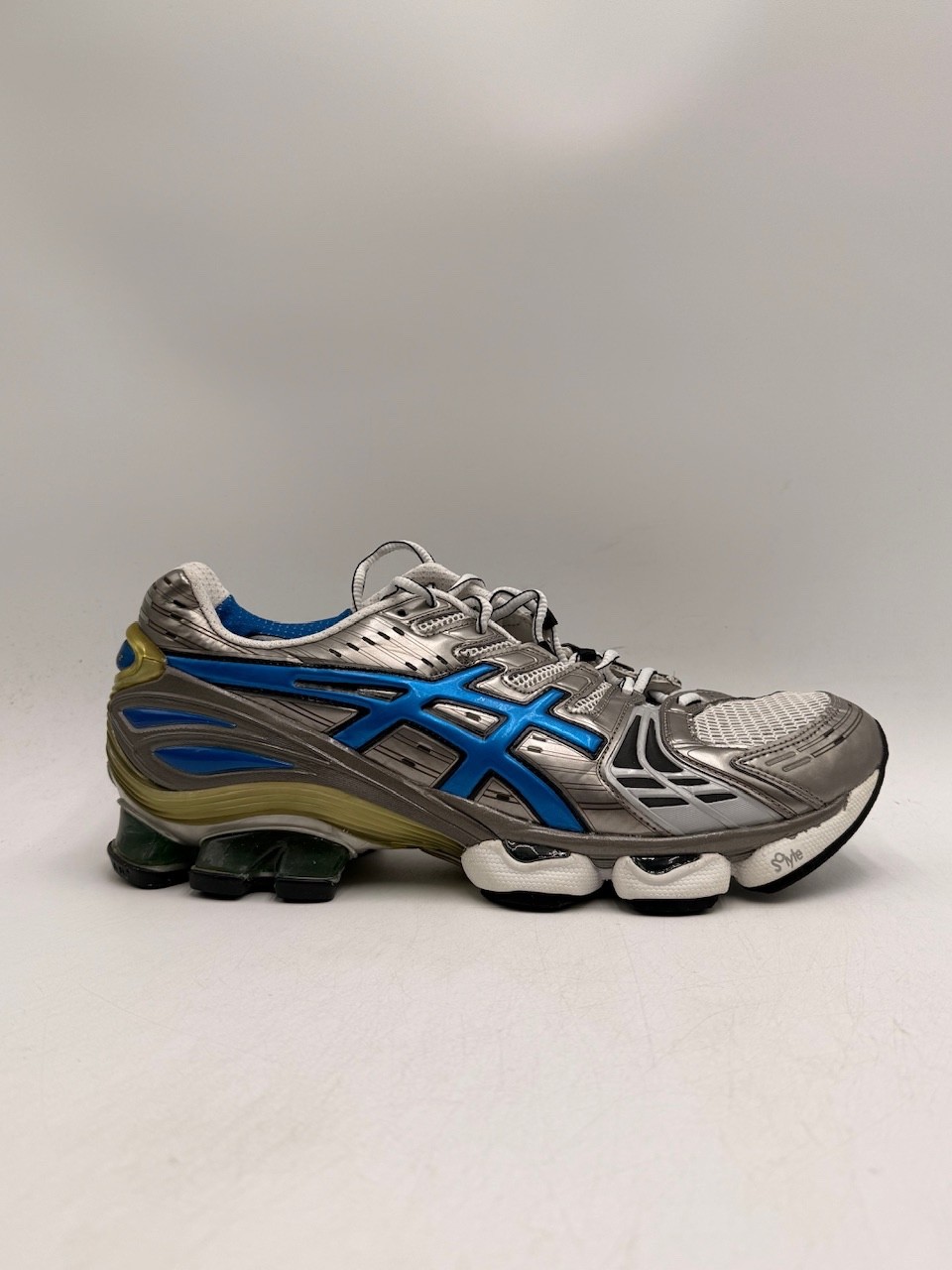 Asics GEL-KINSEI 2 Men’s NWD Vintage Running Sneaker Gray Multiple Sizes