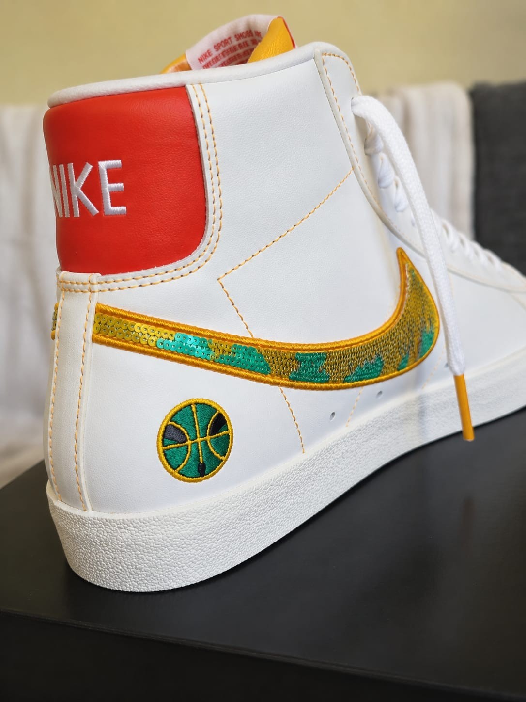 Nike Blazer Mid 77 Vintage Men’s Size 10.5 White Habanero Red BQ6806-177