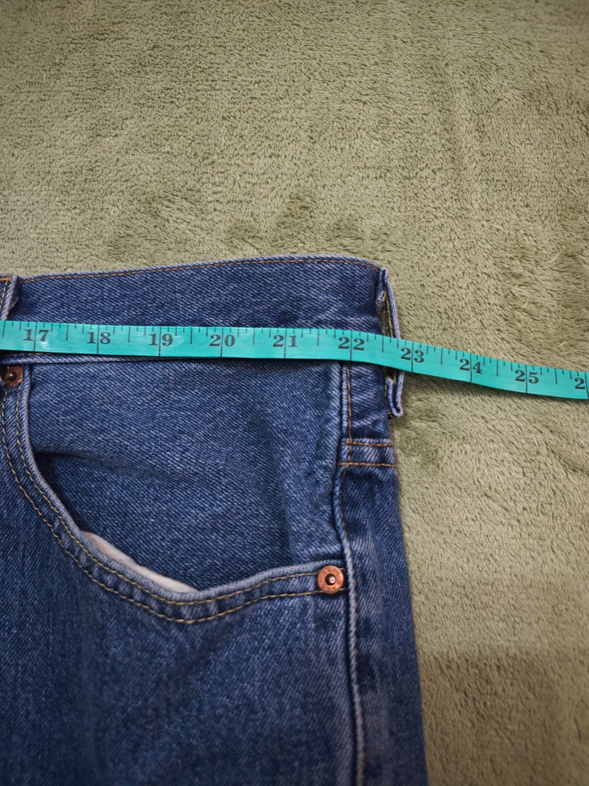 Levis 550 Relaxed Fit Jeans Mens 46×32 Medium Wash Blue Made in USA Vintage Deni