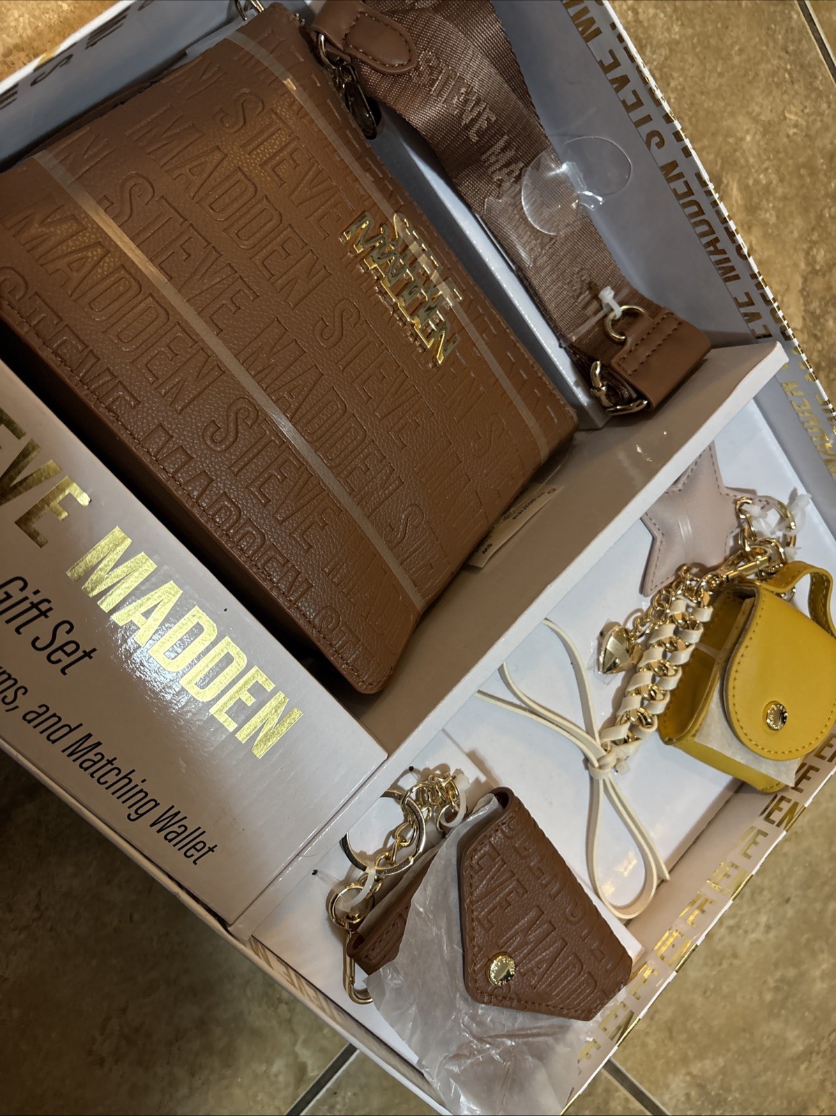 Steve Madden 3 Piece Gift Set Brand New Crossbody, Wallet, Charms.