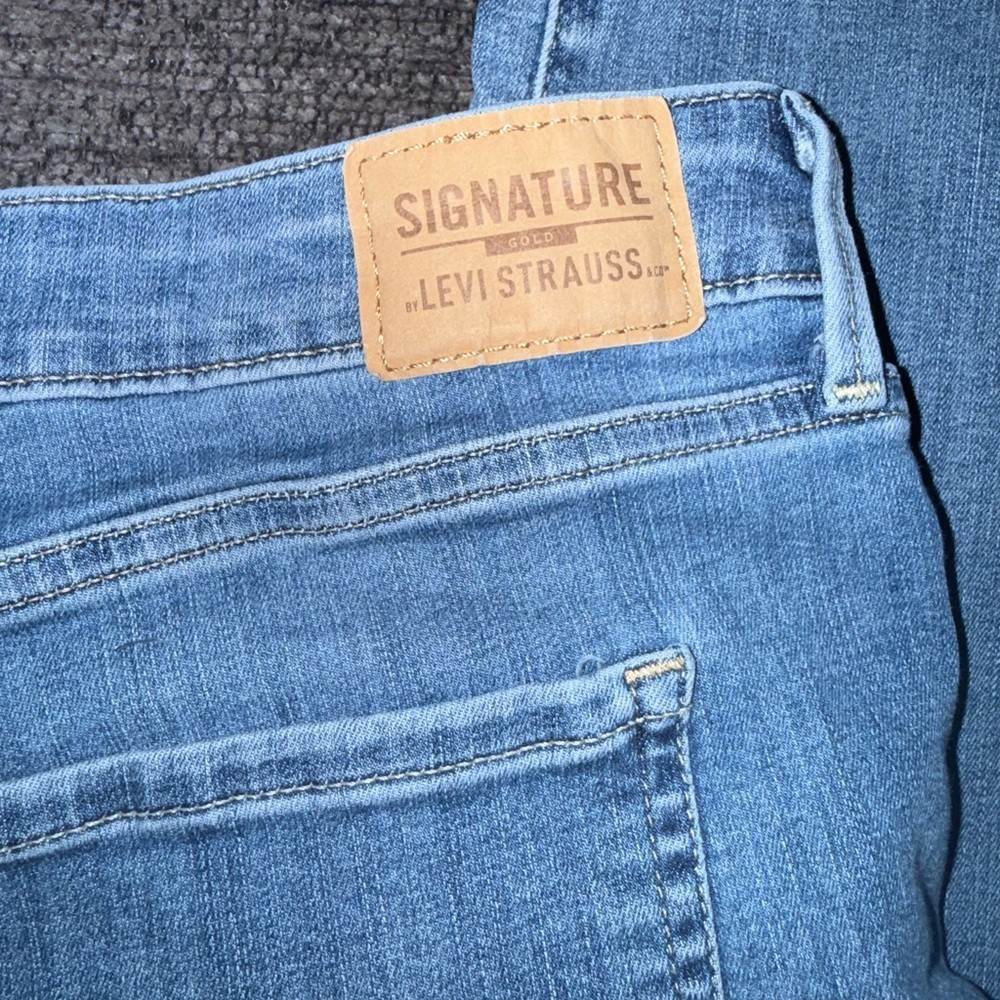 Levi Strauss Totally Shaping Straight Jeans Size 18L W34 L34 Stretch Light Wash