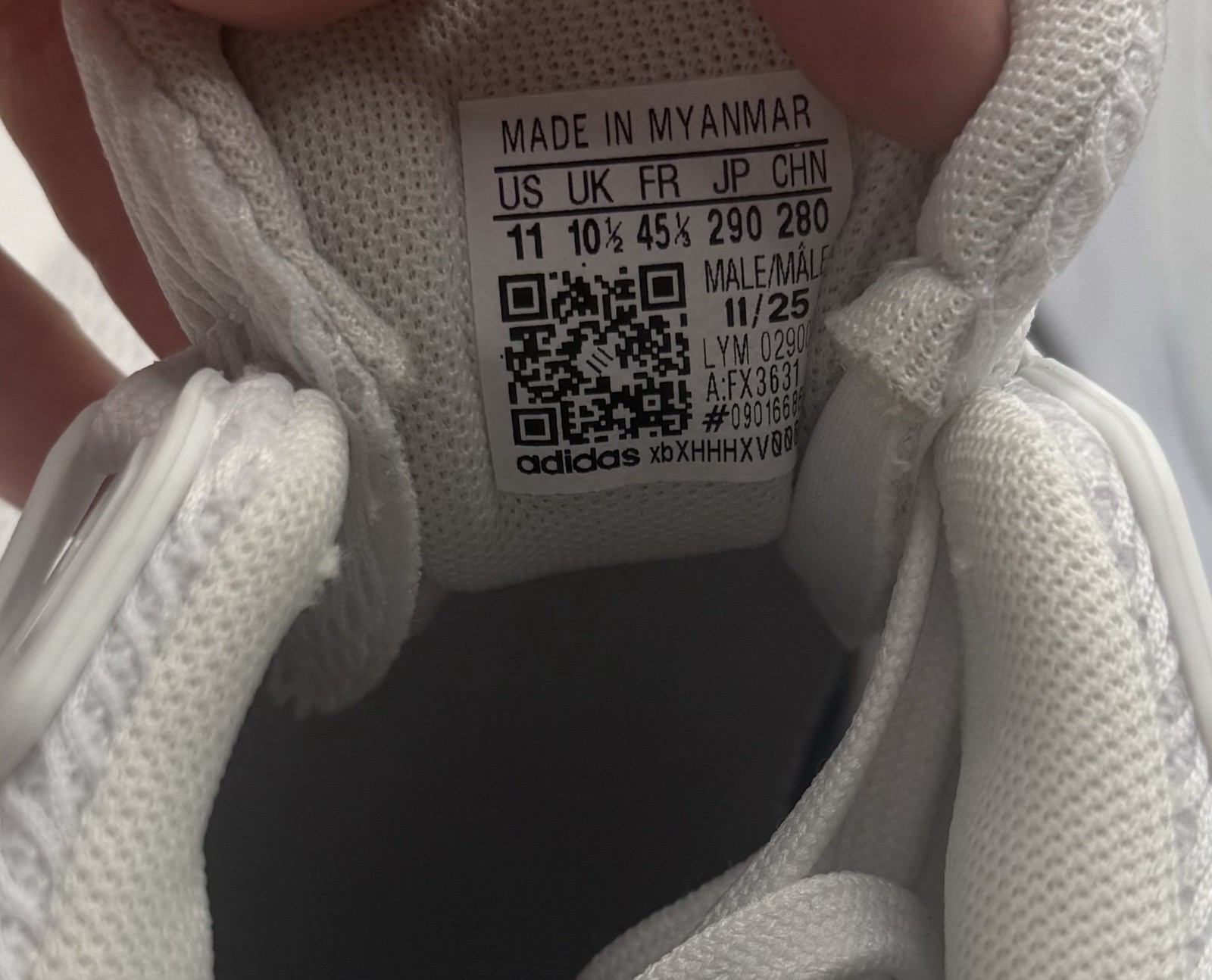 Adidas Mens Sz 11 Ultimashow FX3631 White Running Shoes Sneakers Athletic NWOB
