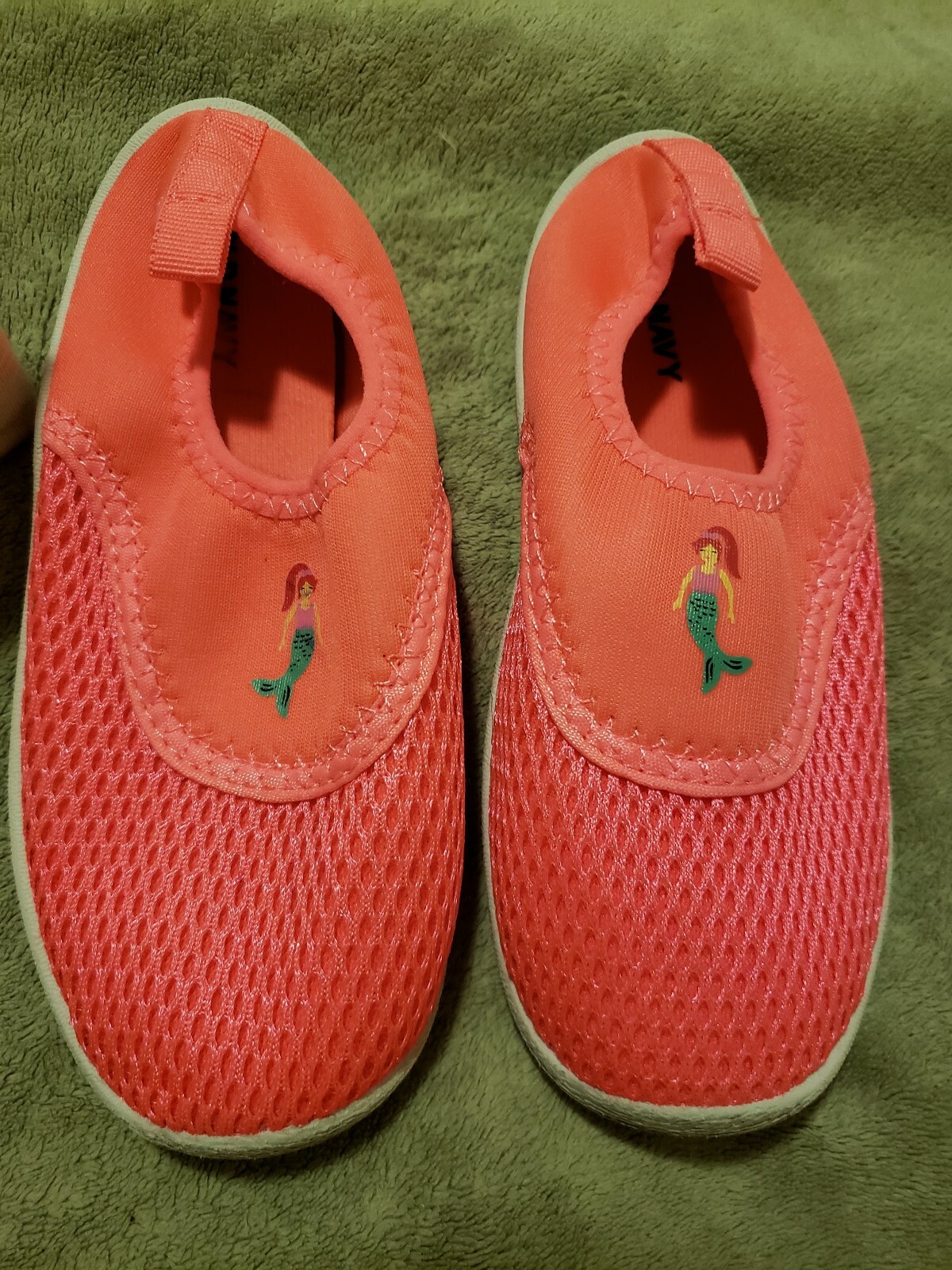 Used toddler girl LOT: OLDNAVY mermaid water shoes size 11; H&M cat hat size 3-4