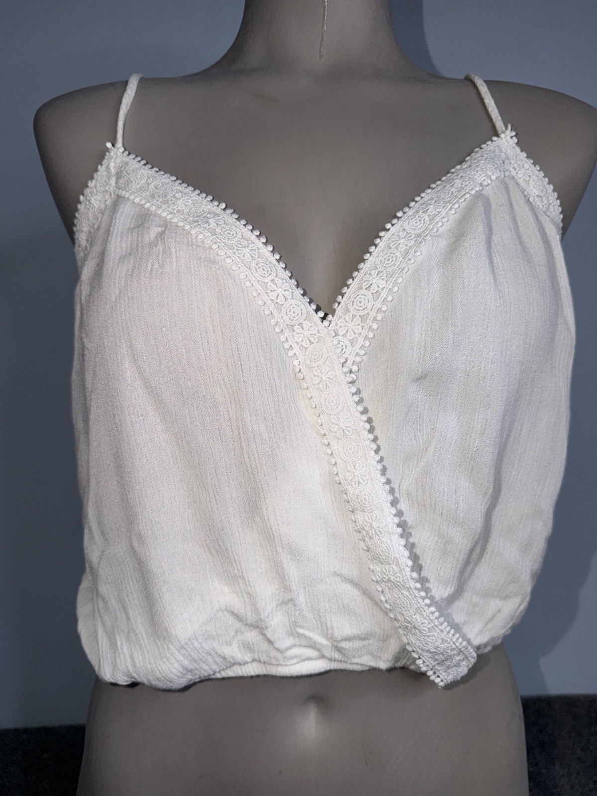 miami White Lace-Trim V-Neck Spaghetti Strap Camisole Size M