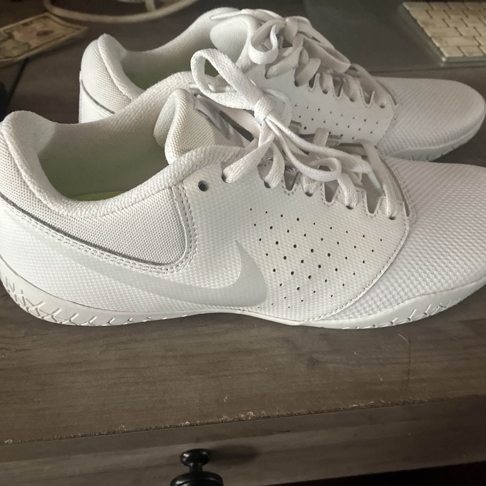 Nike Sideline IV Cheerleading Shoes White Pure Platinum Wome Size 7 11943790-100