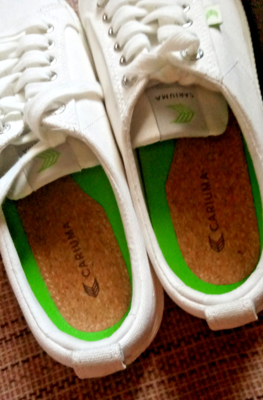 Cariuma Oca Low Athletic Sneaker Shoes White Canvas Women’s Size US 6.50/37EU