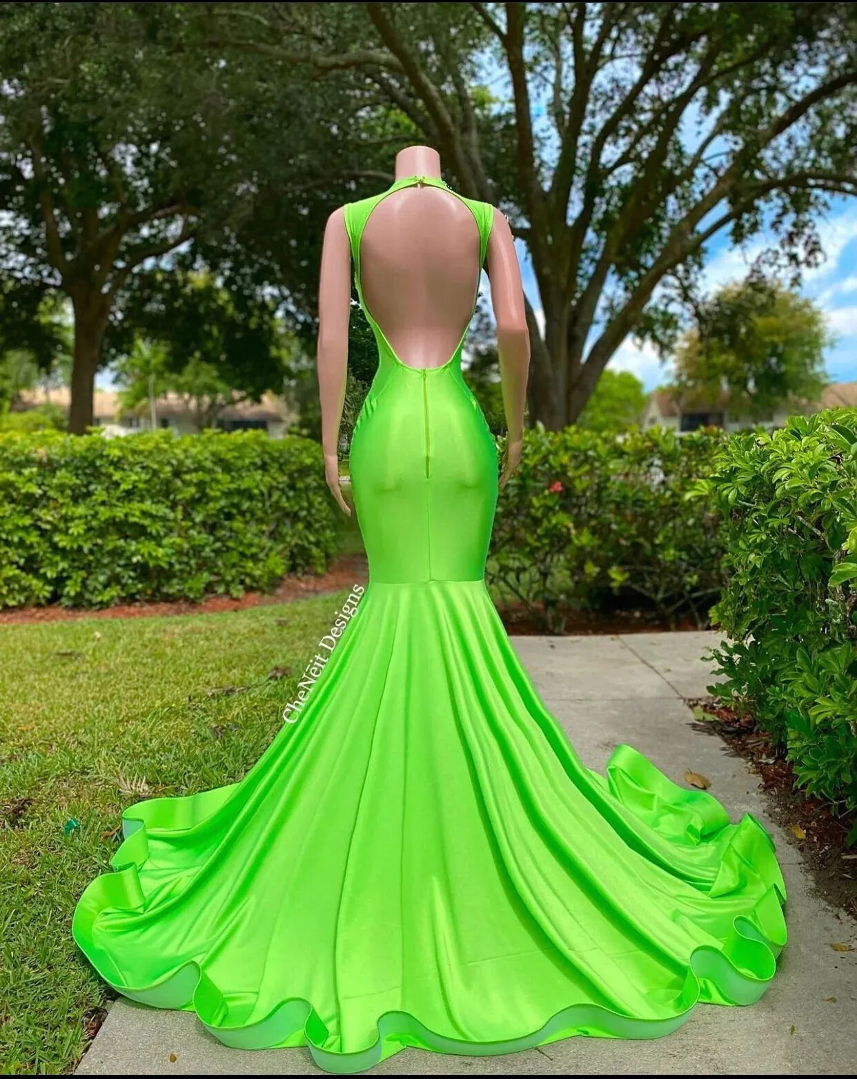 Green Mermaid Prom Dresses V-Neck Backless Silver Crystals Beaded Evening Gowns
