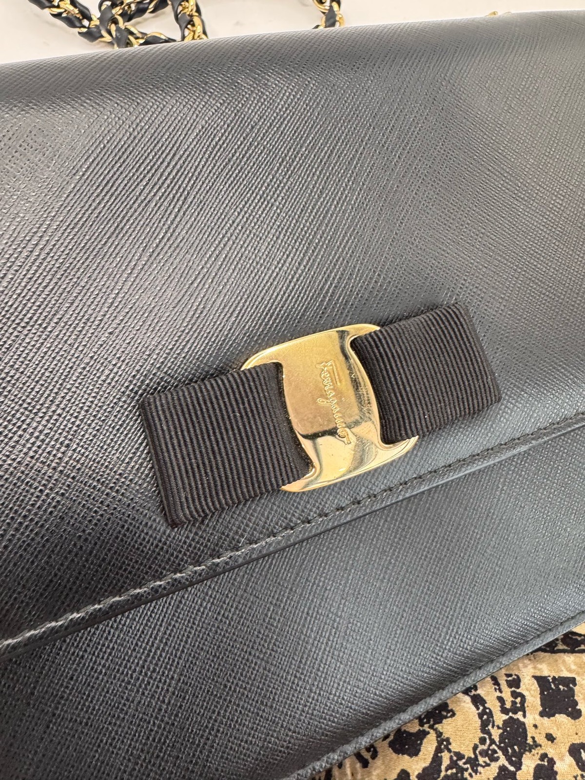 Salvatore Ferragamo Pre-Owned Authentic Crossbody Bag Black