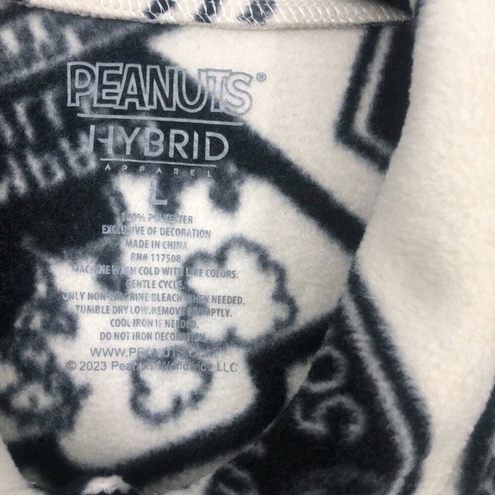 Macy’s Hybrid Apparel Peanuts Beagle Scout Adult Fleece Shacket White Size L NWT