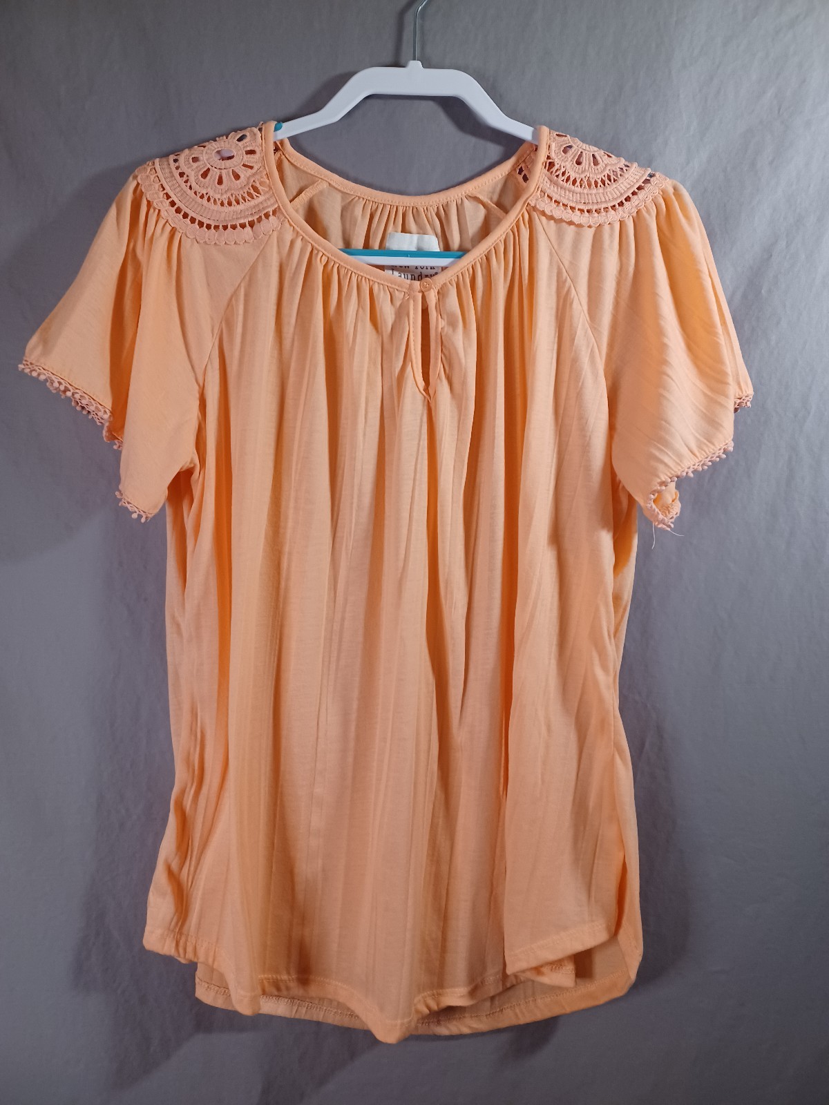 New York Laundry Peach Women V-Neck Crochet Yoke Pullover Blouse Short Sleeve 1X
