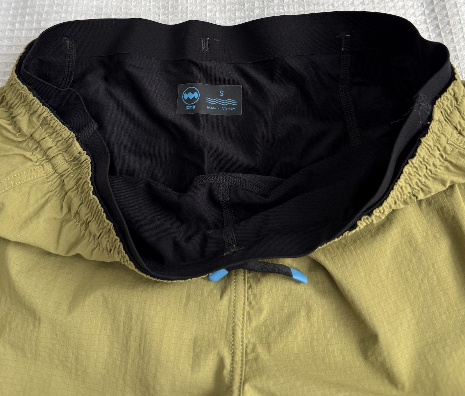 Janji Men’s AFO Vent Multi Shorts 6” Size S Mustard Yellow