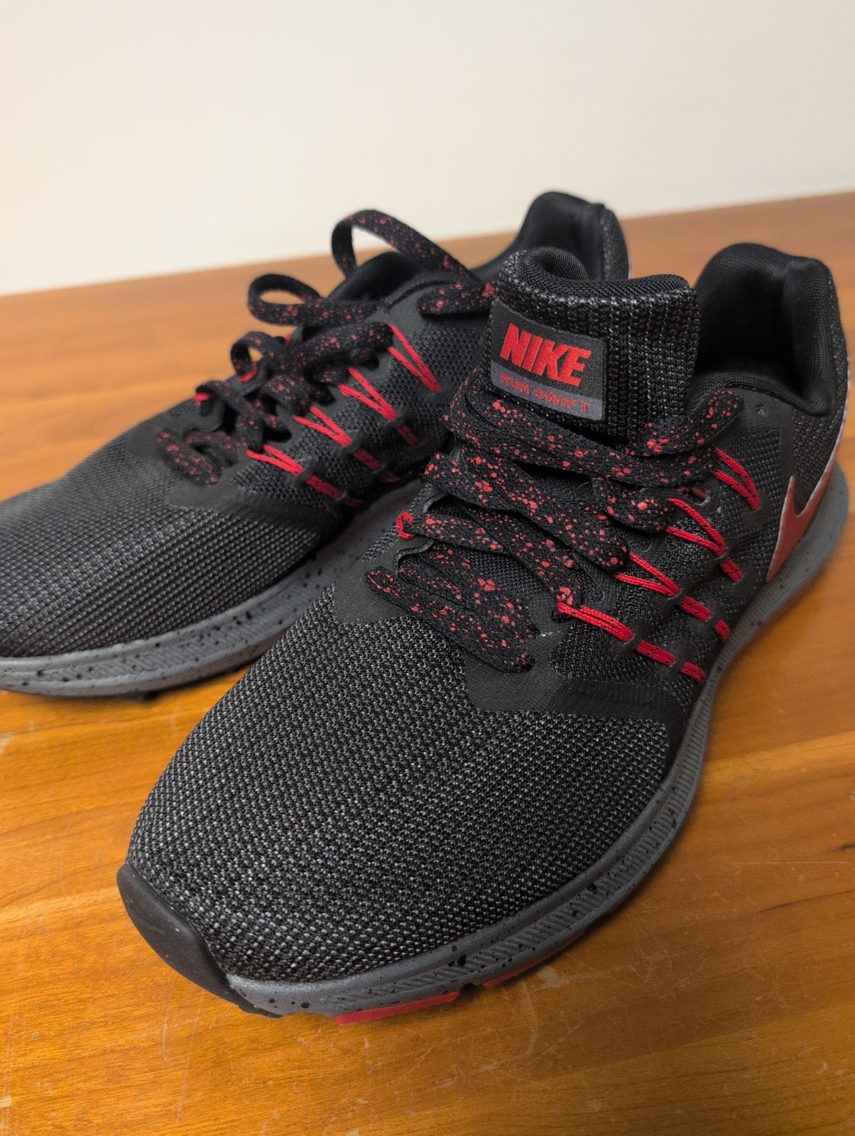 Nike Run Swift AR1945 001 Black Red Speckled Laces Size Men 8 Women 9.5