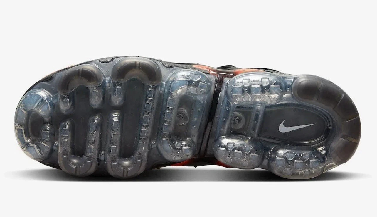 Nike Air VaporMax Plus Black Crimson Gradient Sneakers DZ4857-001 Mens Size