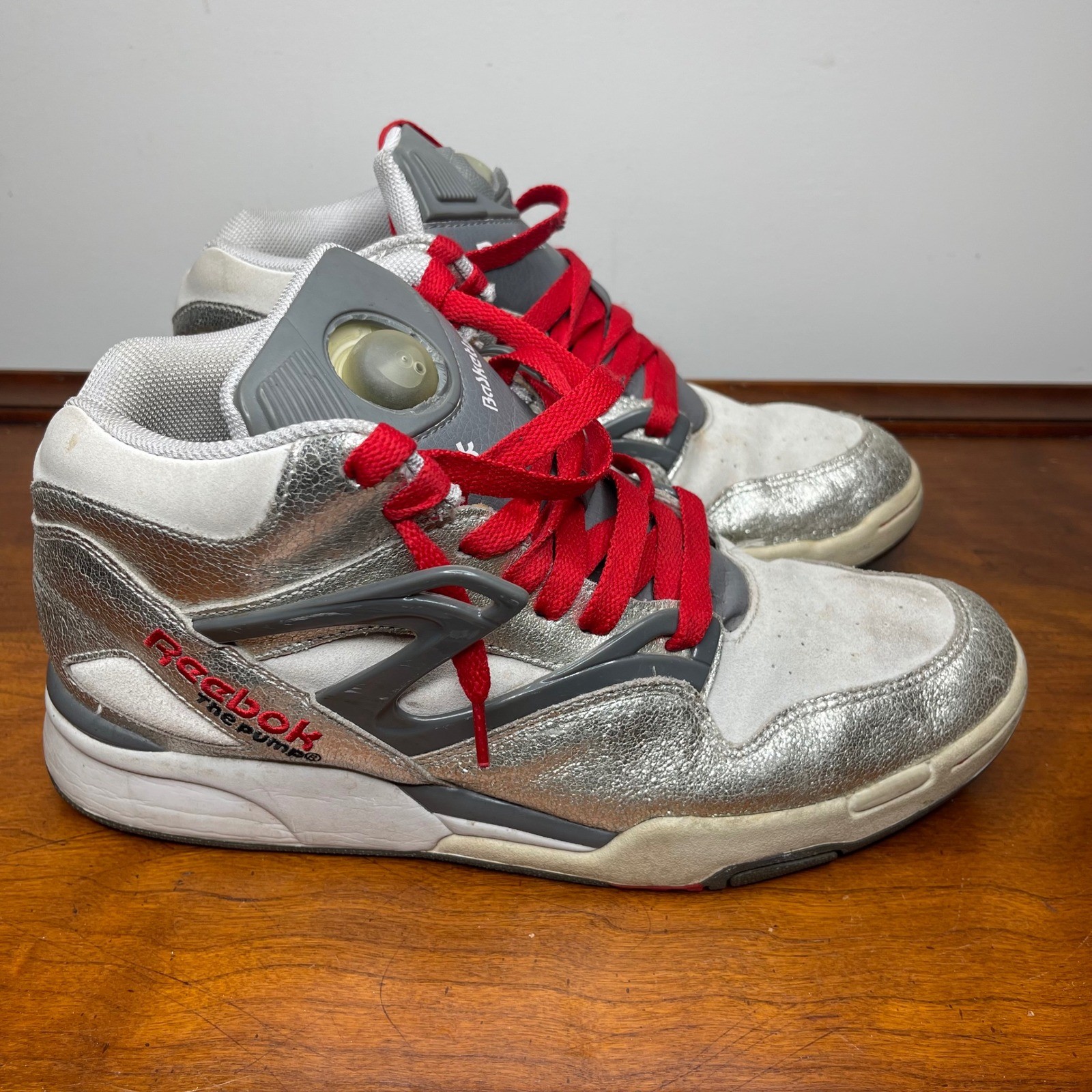 Reebok Pump Omni Lite Limited Edition Mens Metallic Silver Grey Red Sneaker 10.5