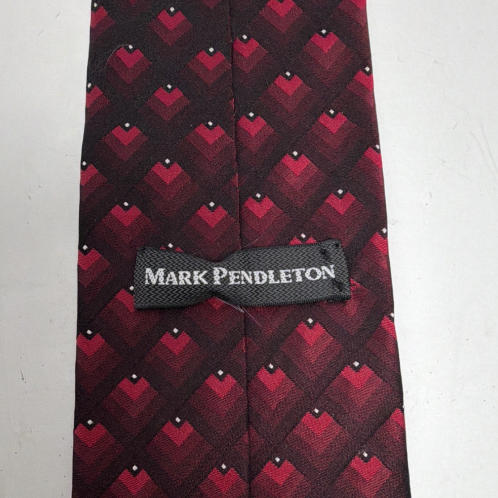 Mark Pendleton Men’s Red Black Silk Geometric Tie Classic Size 57-60″ x 3.5″ 044