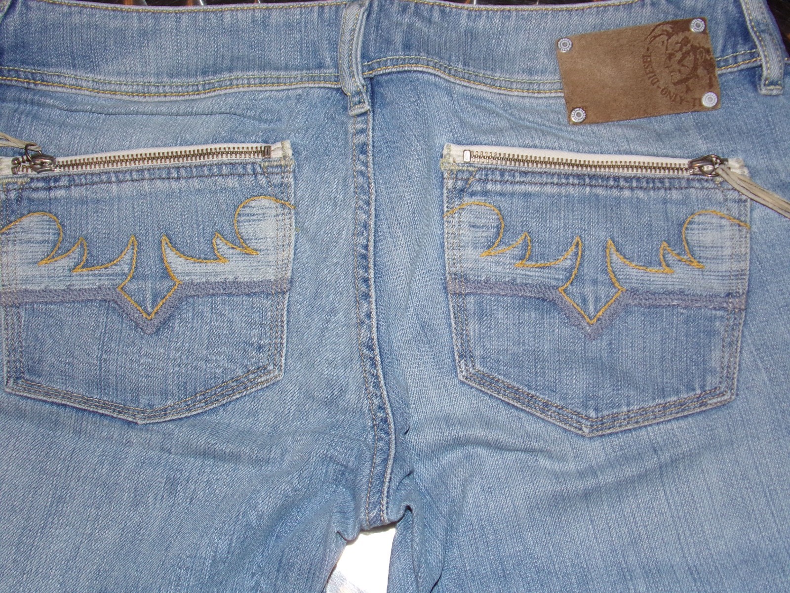 diesel 31 Capri Jeans Light Wash Zipper Pockets and fly 18″ inseam