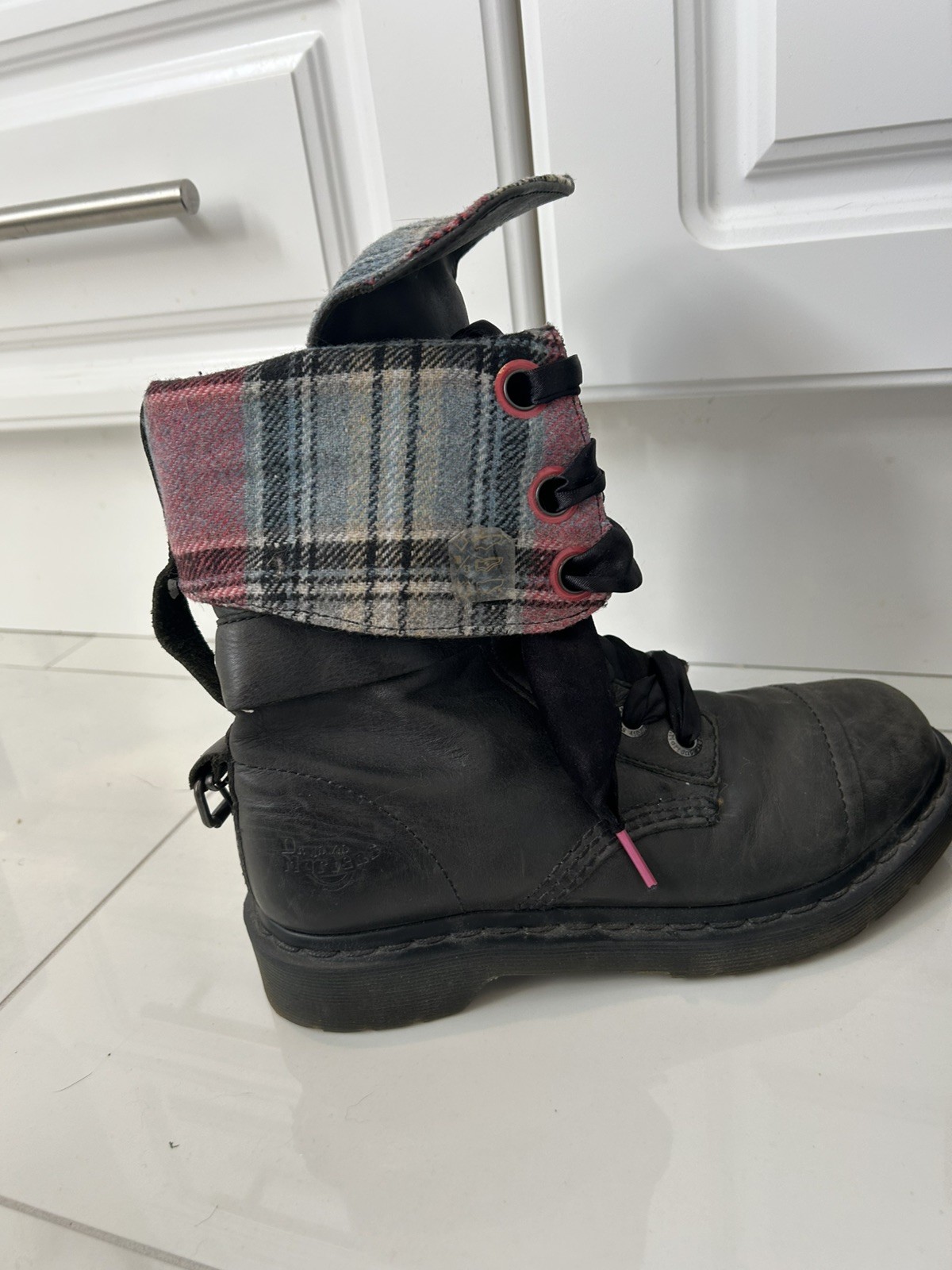 Dr. Martens Triumph 1914 Boots Womens 7 Black Pink Plaid Fold Ribbon Laces RARE