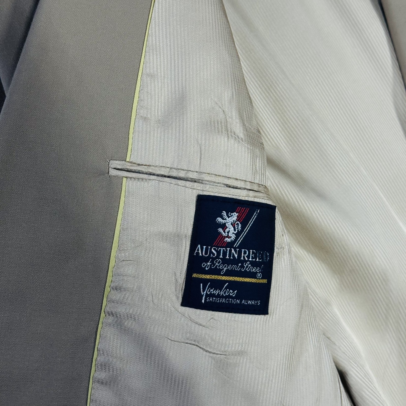 Austin Reed Men’s Blazer Jacket Ivory Gold Button USA Made Sport Coat Vintage