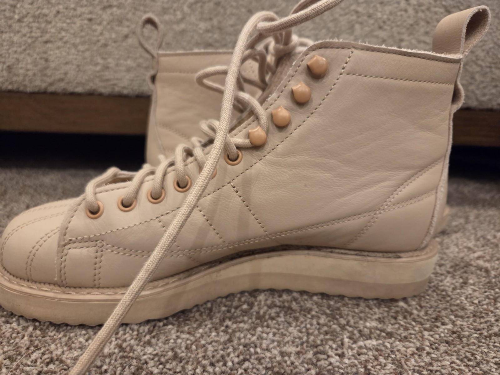 Adidas Superstar FZ3837 Boots Womens US 6.5 Pale Nude Leather Fleece Lined Ankle