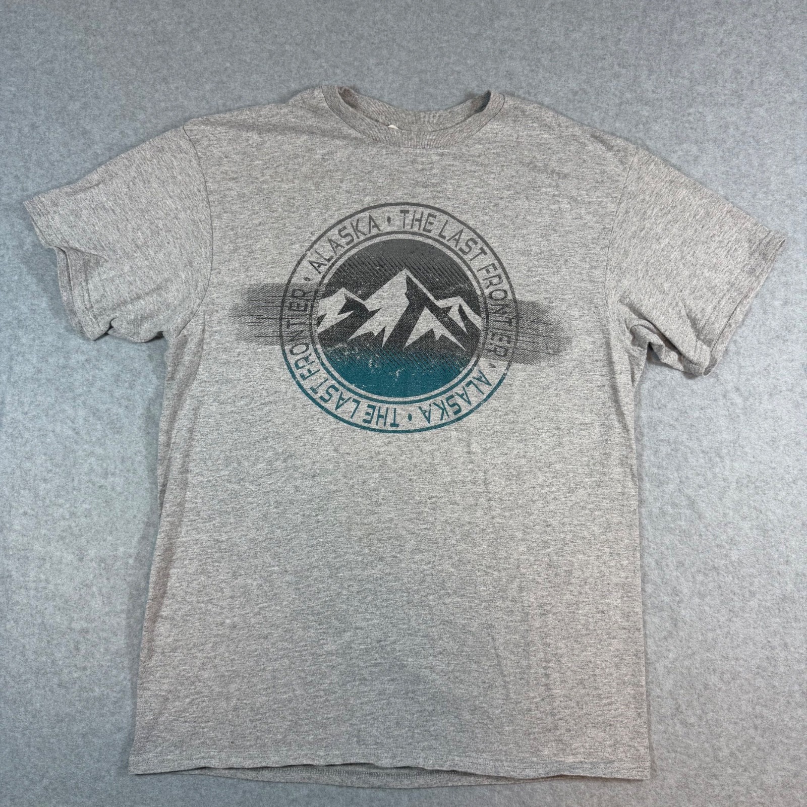 Alaska The Last Frontier Graphic T-Shirt Men’s Medium Gray Souvenir Tee