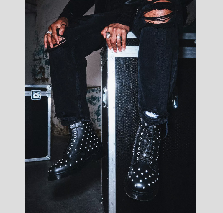 1460 STUD WANAMA LEATHER LACE UP BOOTS MSRP$210