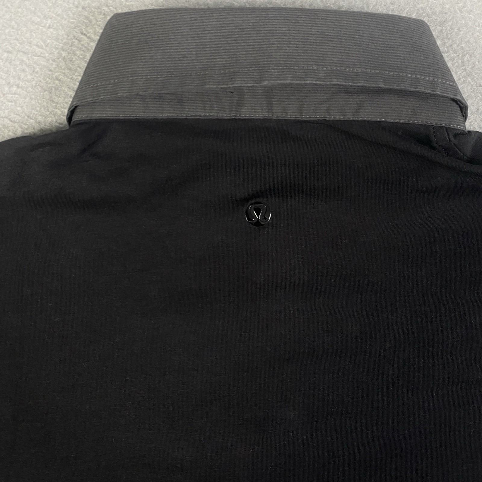 Lululemon Atheltic Fit Short Sleeve Polo Shirt Mens Size Small Black Gray Modern